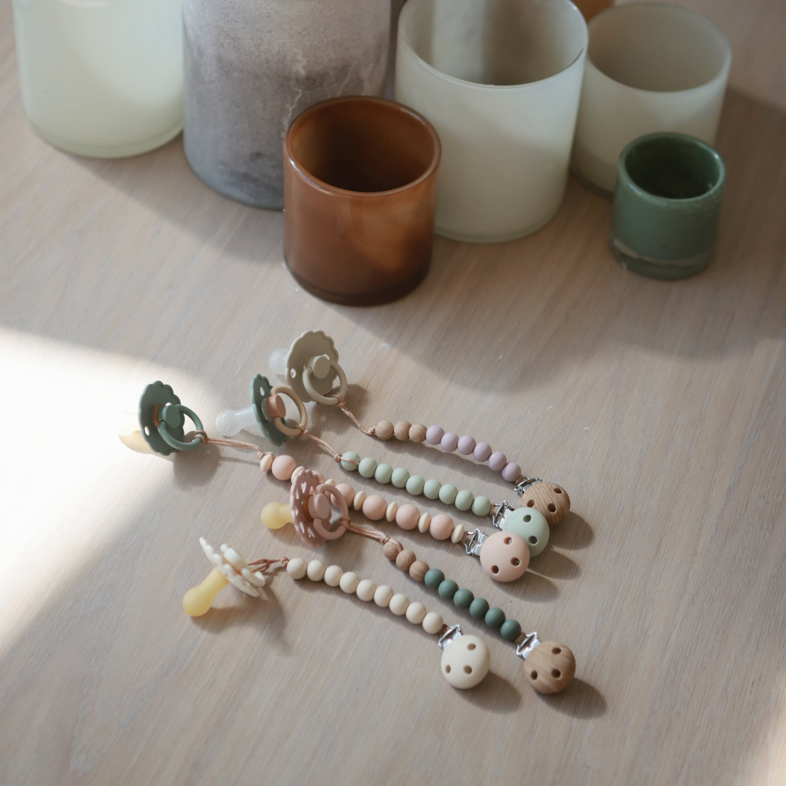 Silicone Pacifier Clip | Hera - Tenth & Pine - Pacifier Clip - Tradewinds