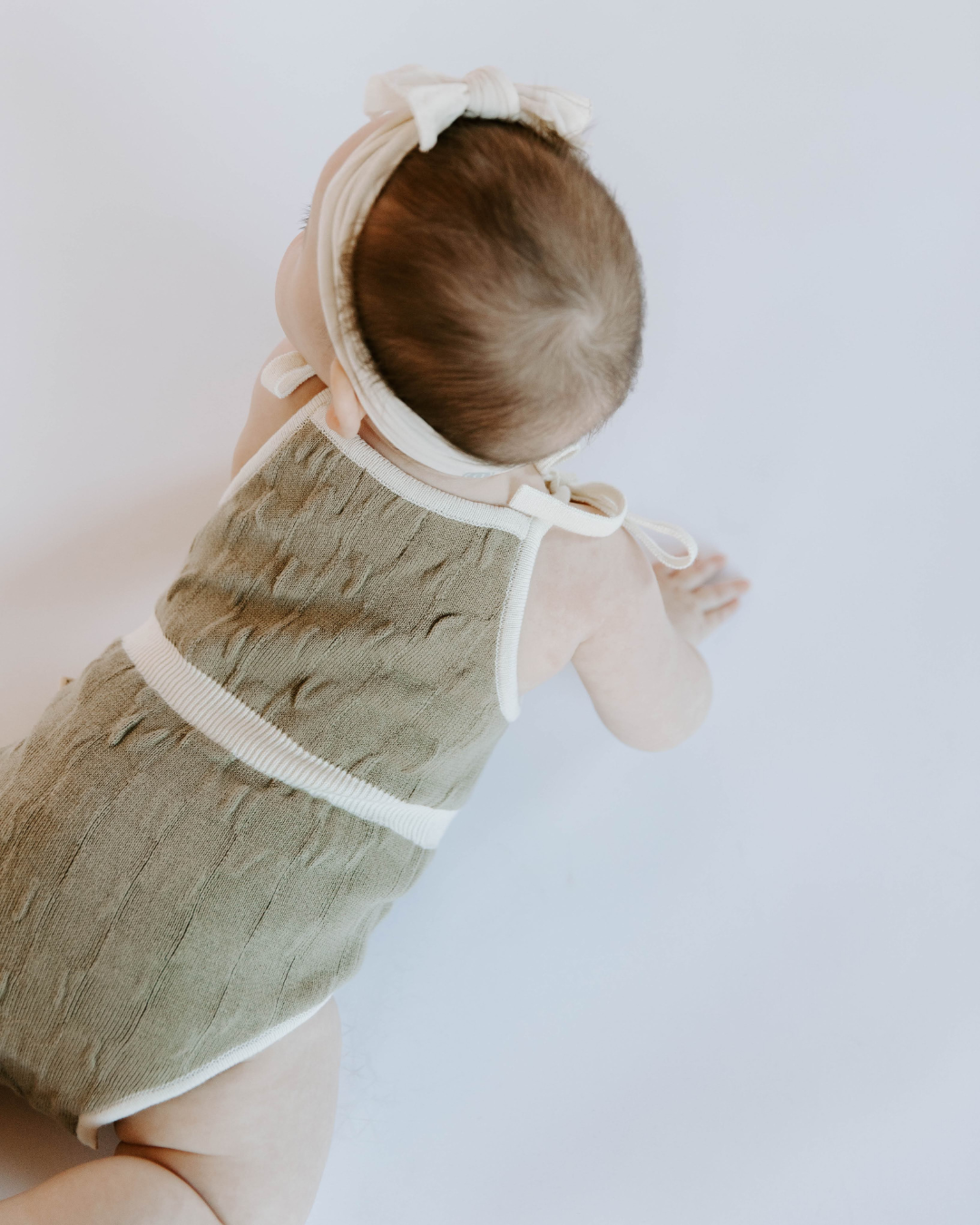 Organic Cotton Magnetic Bubble Romper in Truffle
