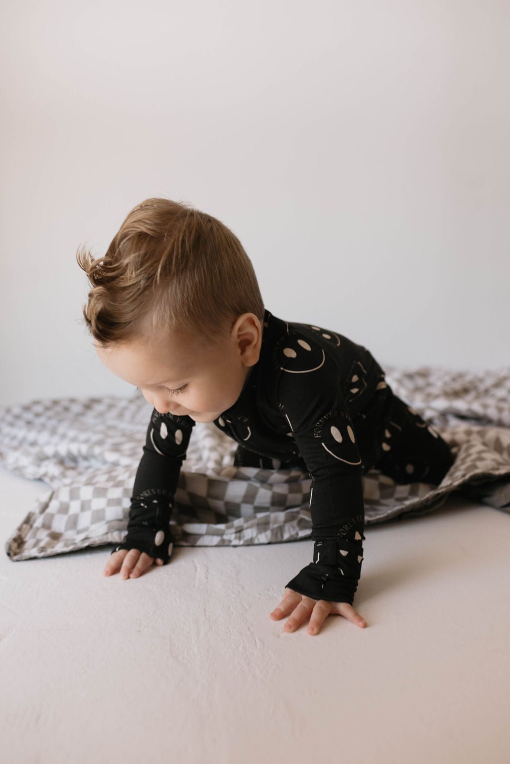 Bamboo Zip Pajamas | Charcoal & White ff Smile - Tenth & Pine - pajamas - Newborn