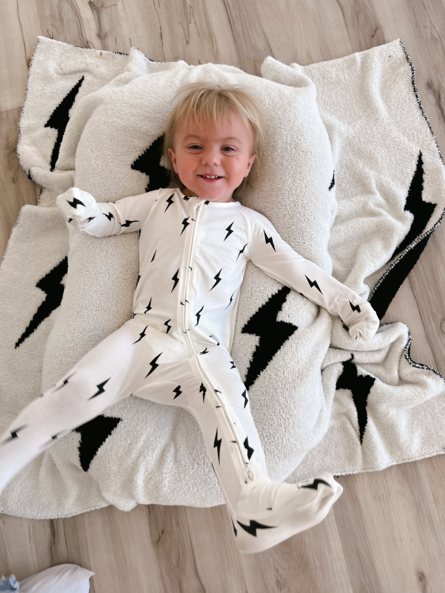 Bamboo Zip Pajamas | White & Black Lightning Bolt - Tenth & Pine - Newborn