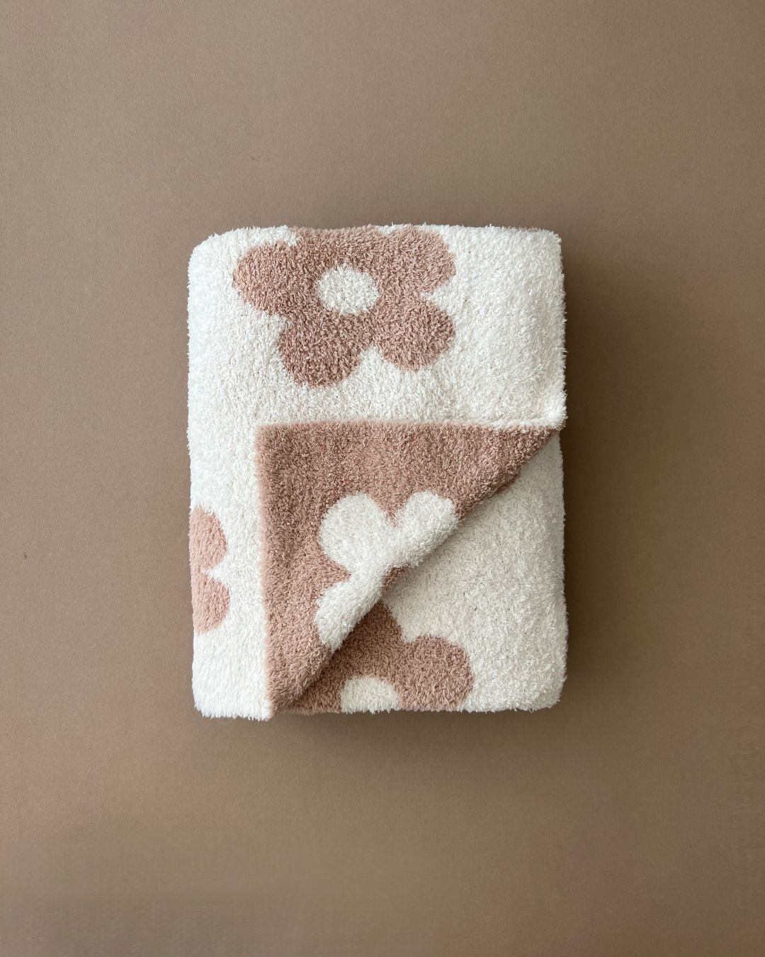 Daisy Fuzzy Blanket | Latte - Tenth & Pine - Plush Blanket -
