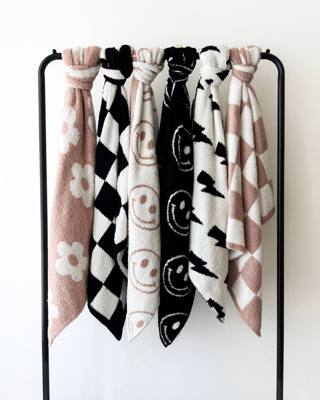 Daisy Fuzzy Blanket | Latte - Tenth & Pine - Plush Blanket -
