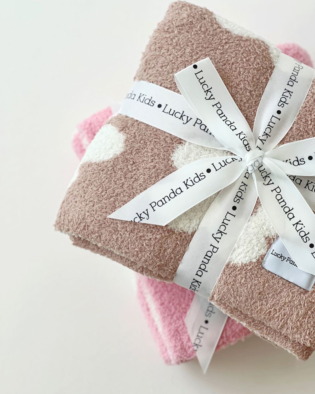 Daisy Fuzzy Blanket | Latte - Tenth & Pine - Plush Blanket -