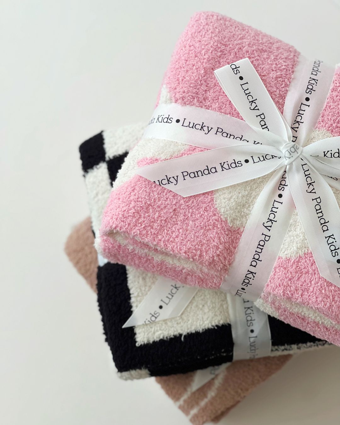 Daisy Fuzzy Blanket | Pink - Tenth & Pine - Plush Blanket -