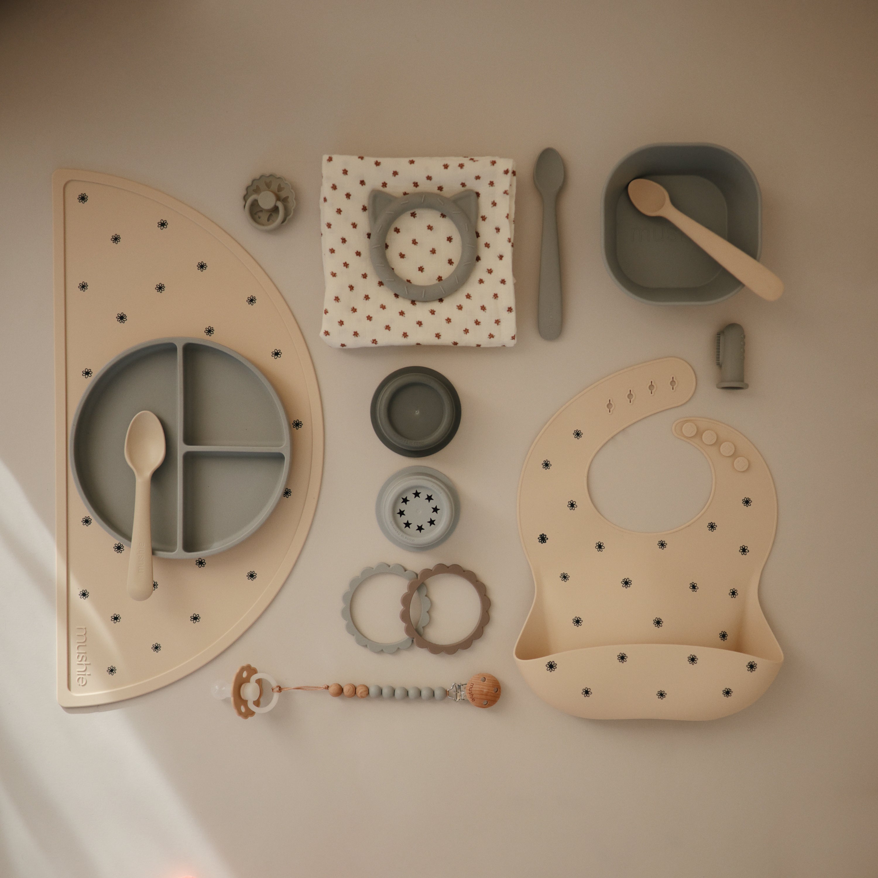 Silicone Pacifier Clip | Eva - Tenth & Pine - Pacifier Clip - Black