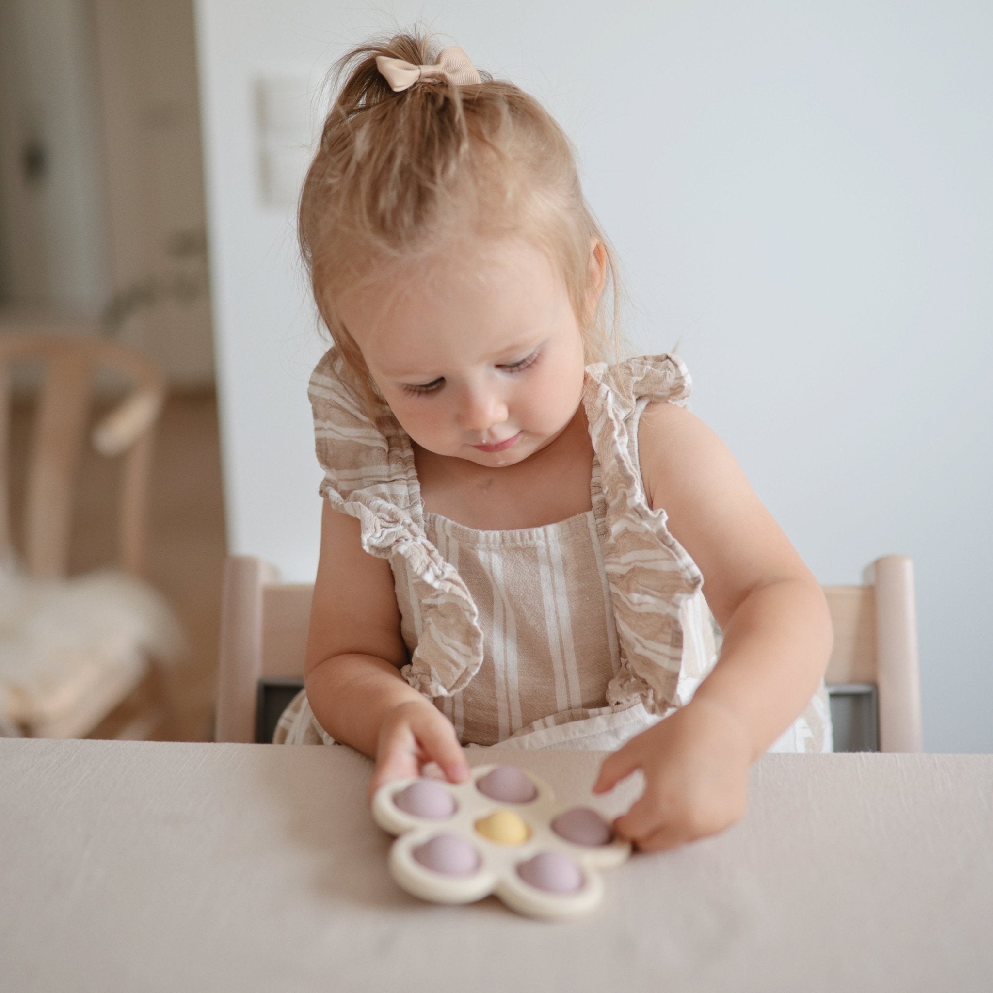 Flower Press Toy - Tenth & Pine - Press Toy - Dried Thyme/Natural/Shifting Sand