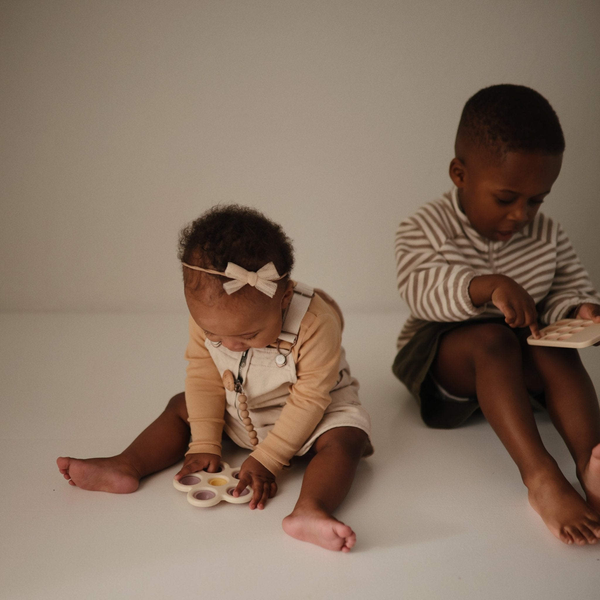 Flower Press Toy - Tenth & Pine - Press Toy - Dried Thyme/Natural/Shifting Sand