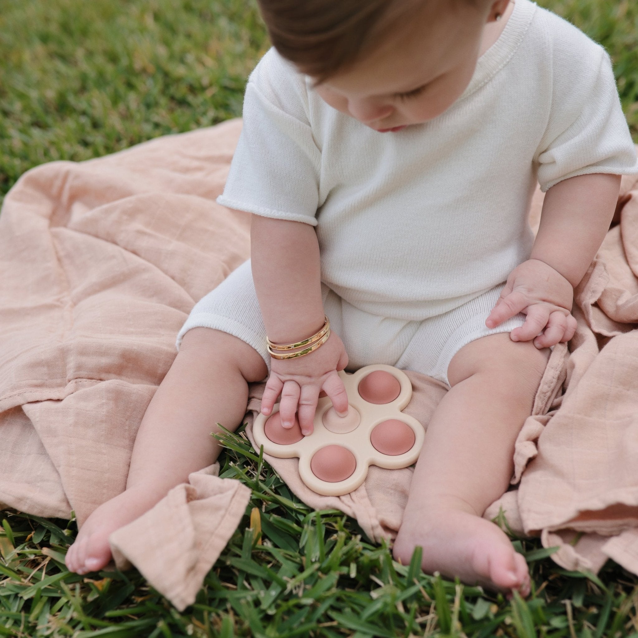 Flower Press Toy - Tenth & Pine - Press Toy - Dried Thyme/Natural/Shifting Sand