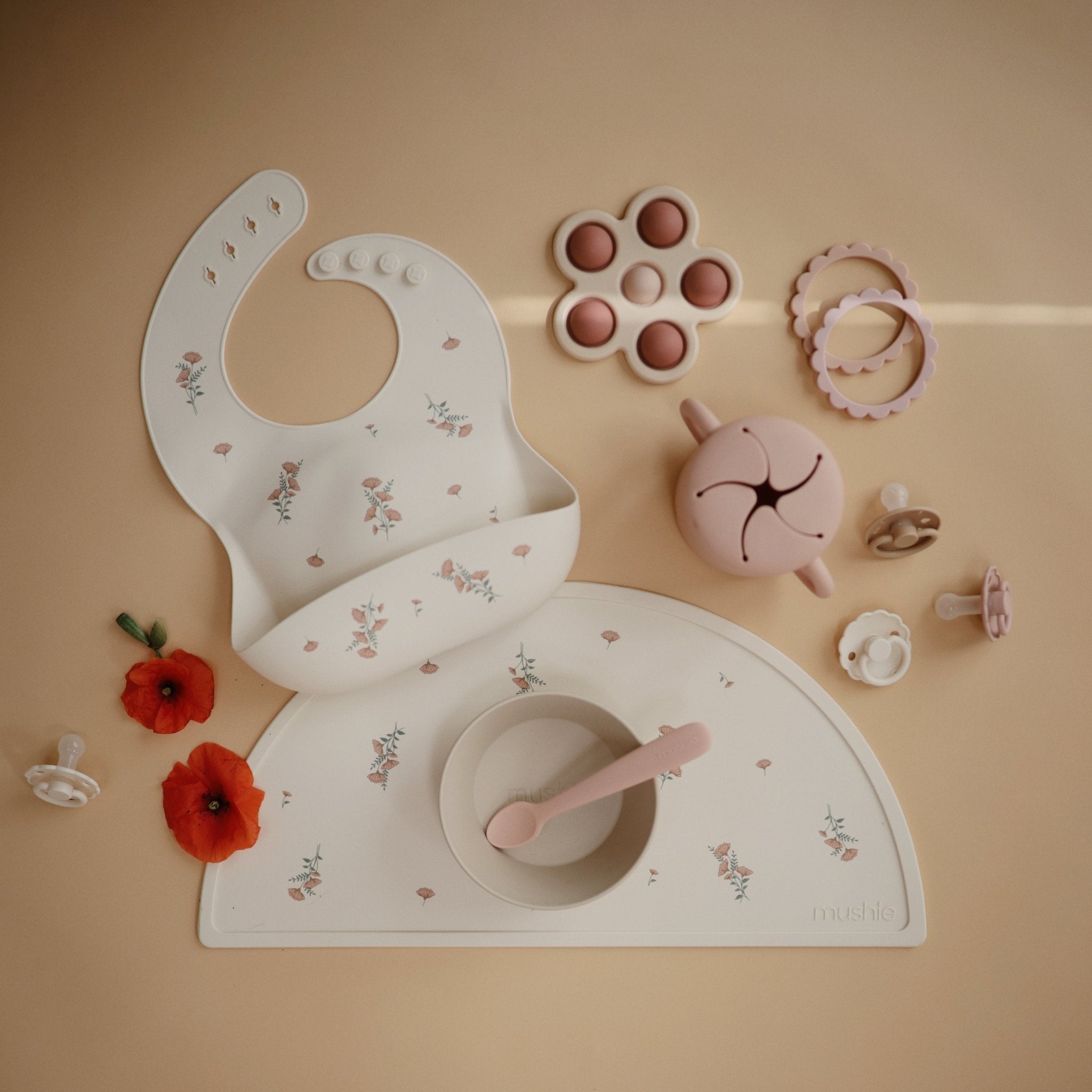 Flower Press Toy - Tenth & Pine - Press Toy - Dried Thyme/Natural/Shifting Sand