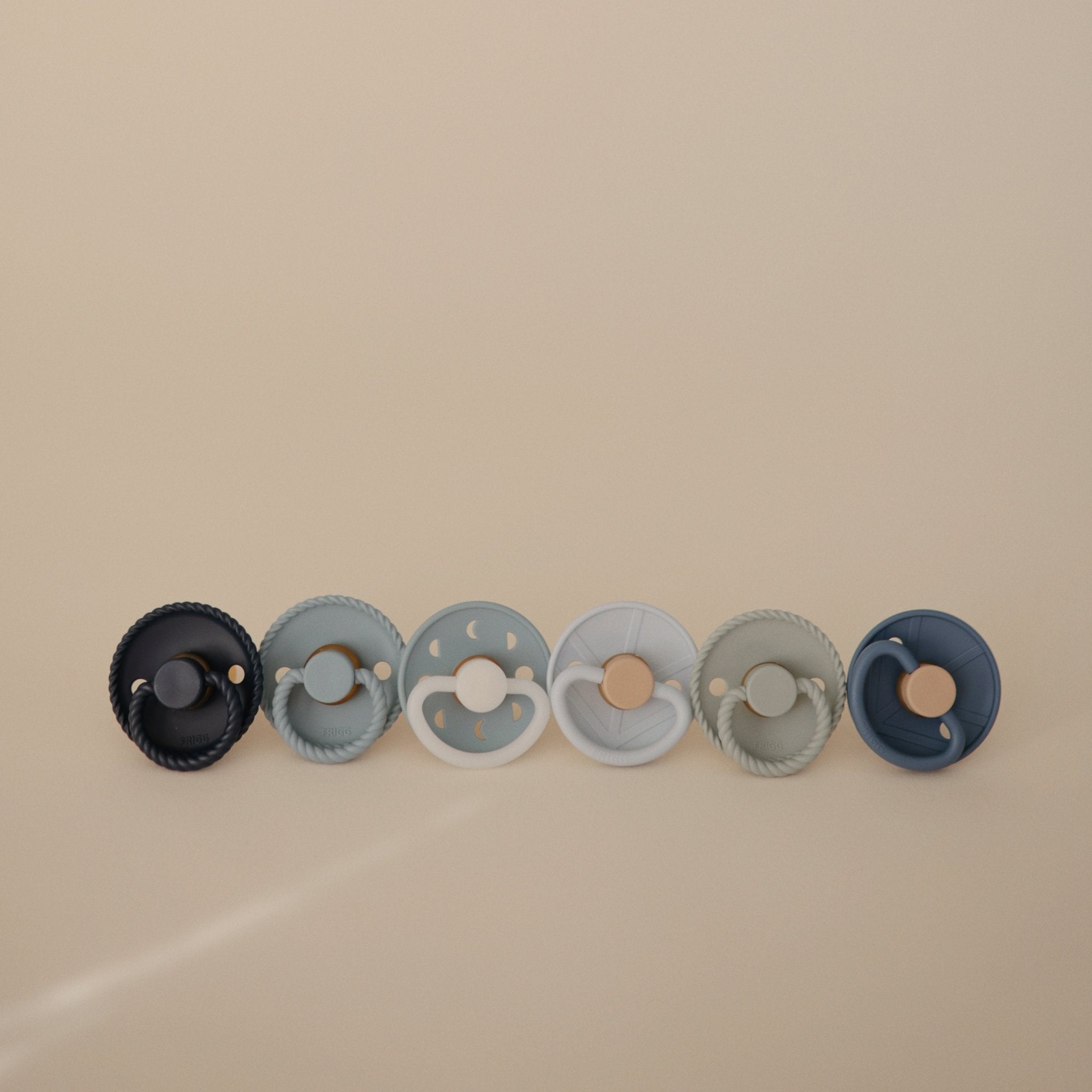 FRIGG Natural Rubber 6 - Pack - Tenth & Pine - FRIGG PACIFIERS - 6 - 18 Months - Endless Sea