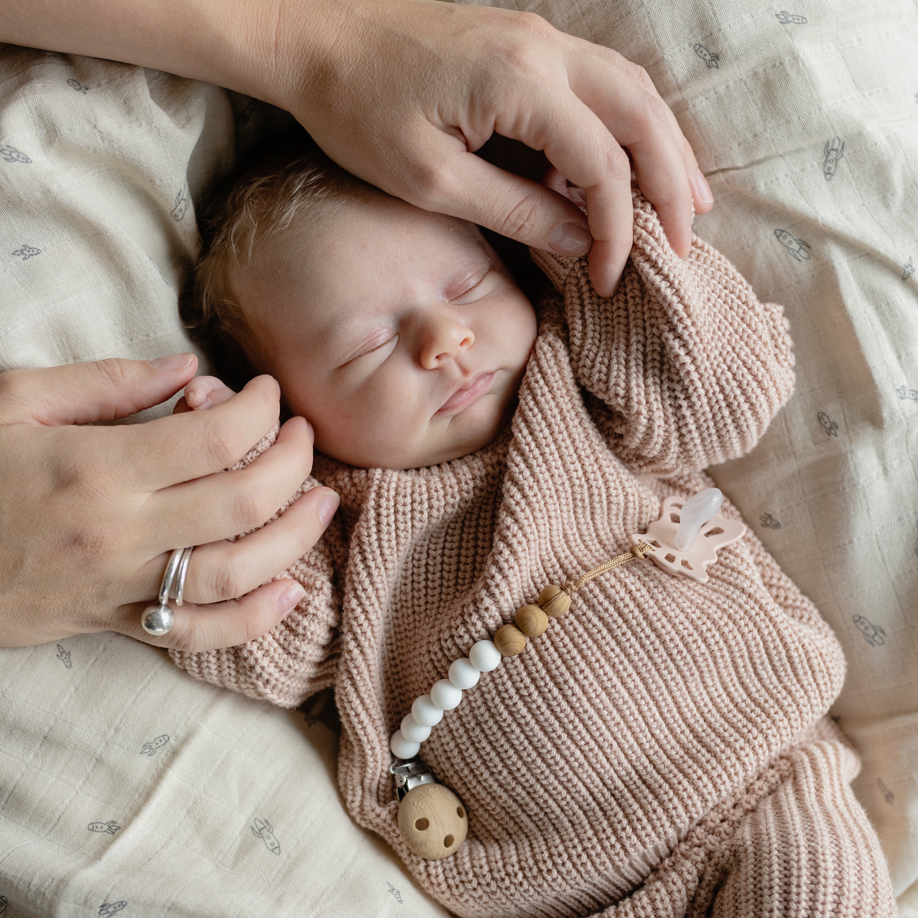 Silicone Pacifier Clip | Eva - Tenth & Pine - Pacifier Clip - Black