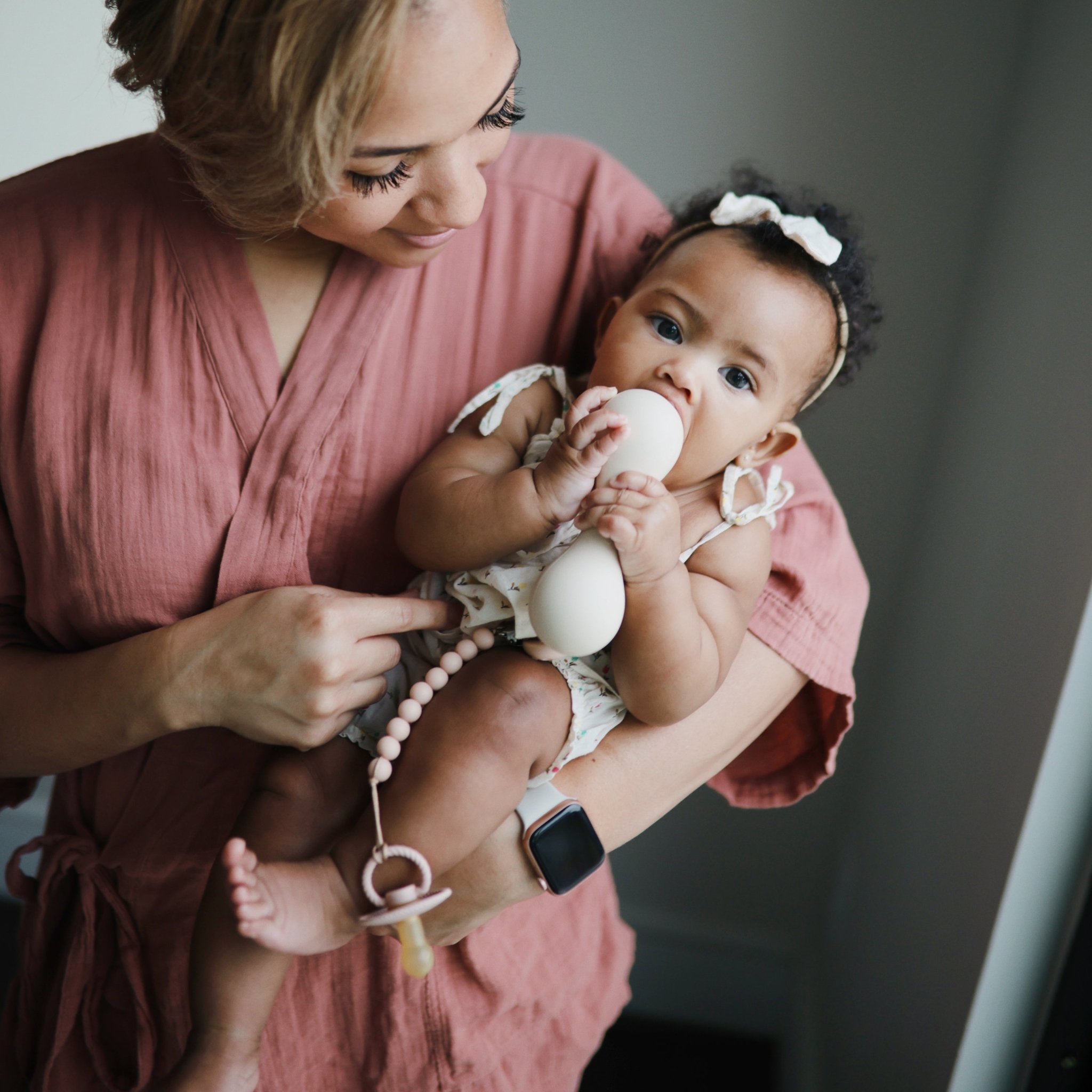 Silicone Pacifier Clip | Hera - Tenth & Pine - Pacifier Clip - Tradewinds