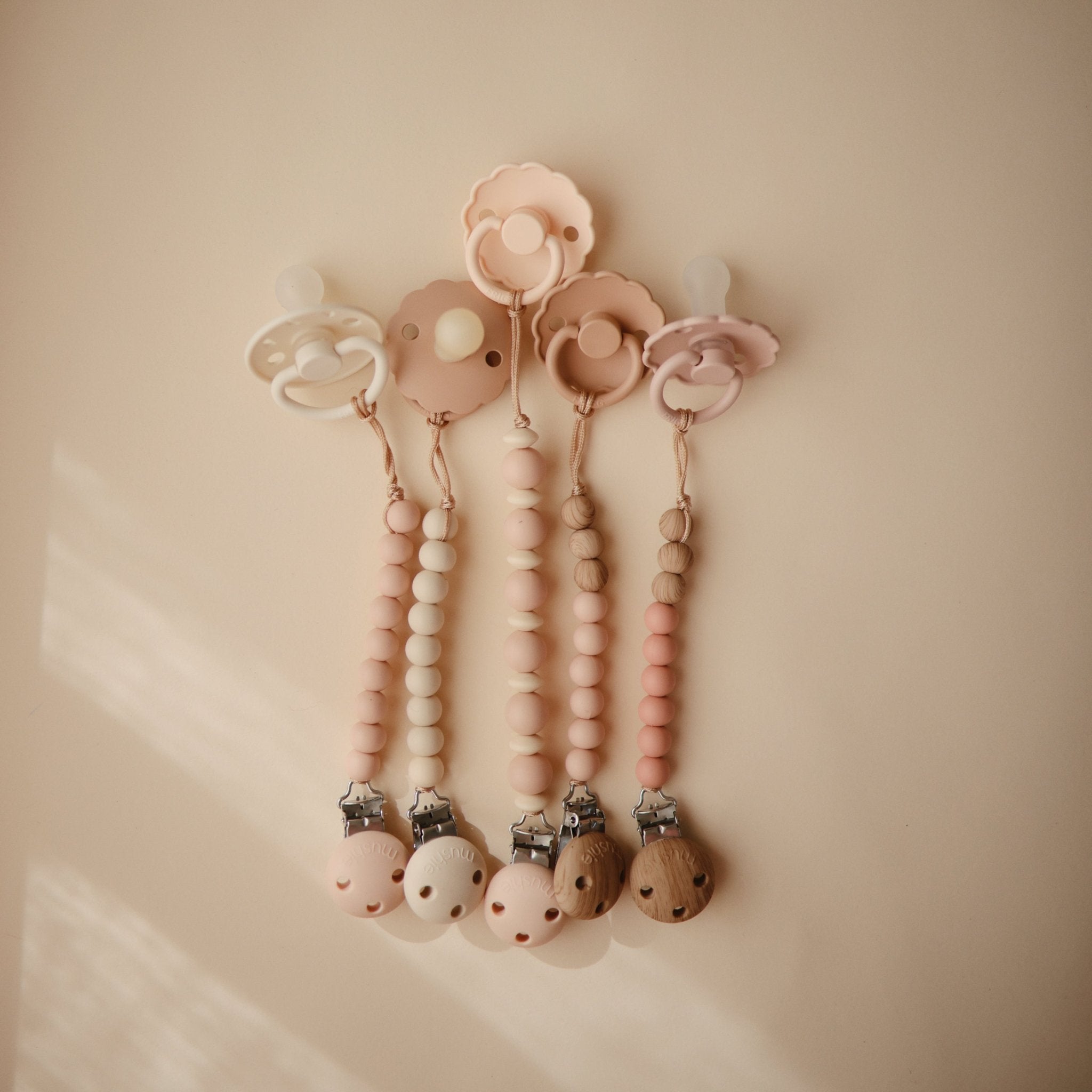 Silicone Pacifier Clip | Hera - Tenth & Pine - Pacifier Clip - Tradewinds