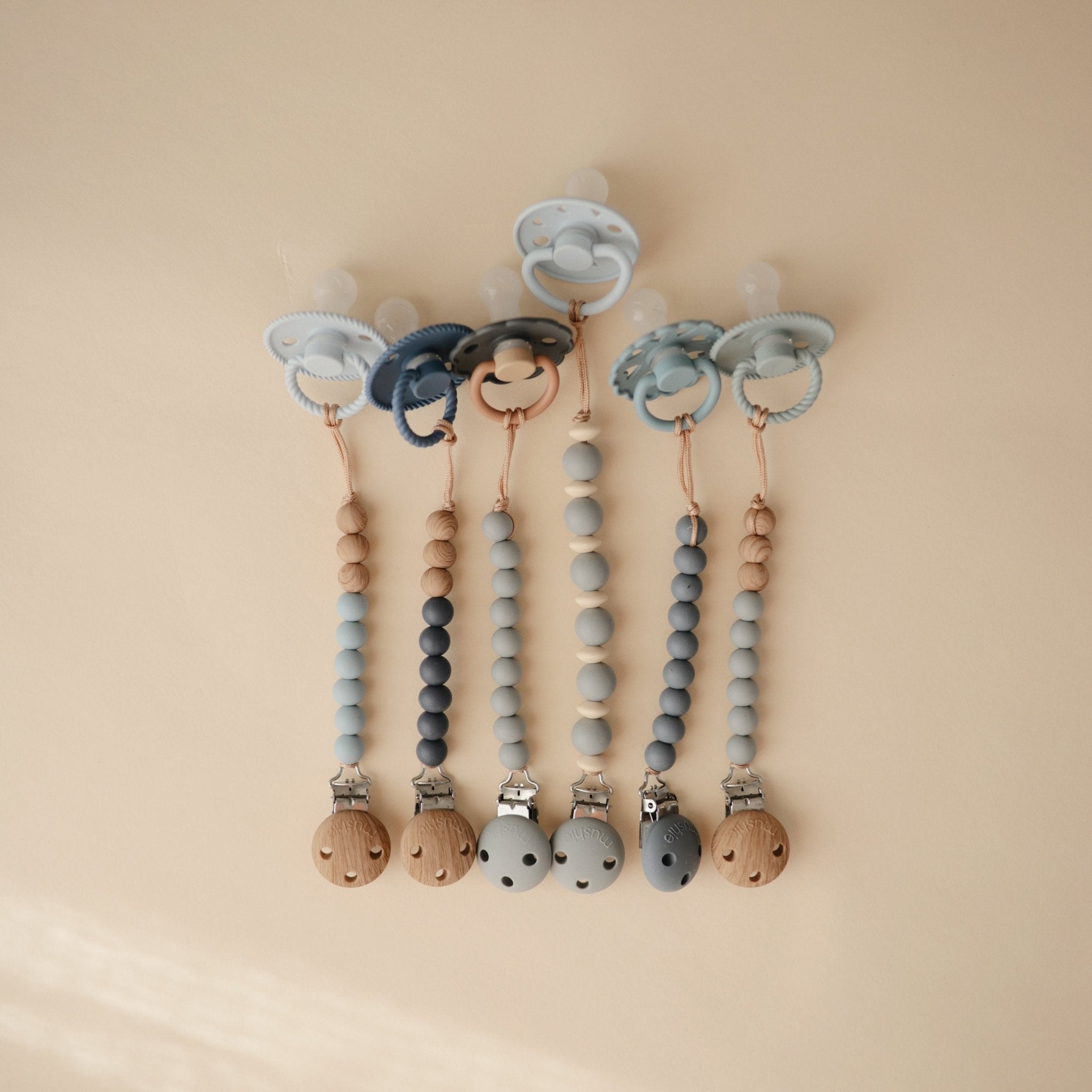 Silicone Pacifier Clip | Hera - Tenth & Pine - Pacifier Clip - Tradewinds