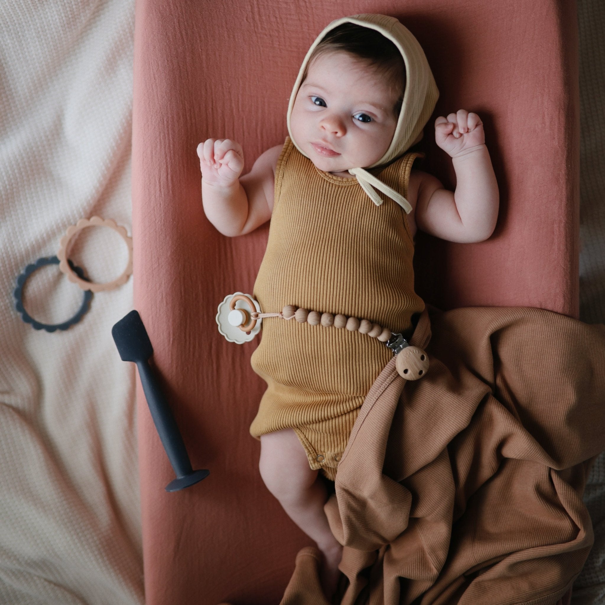 Silicone Pacifier Clip | Hera - Tenth & Pine - Pacifier Clip - Tradewinds