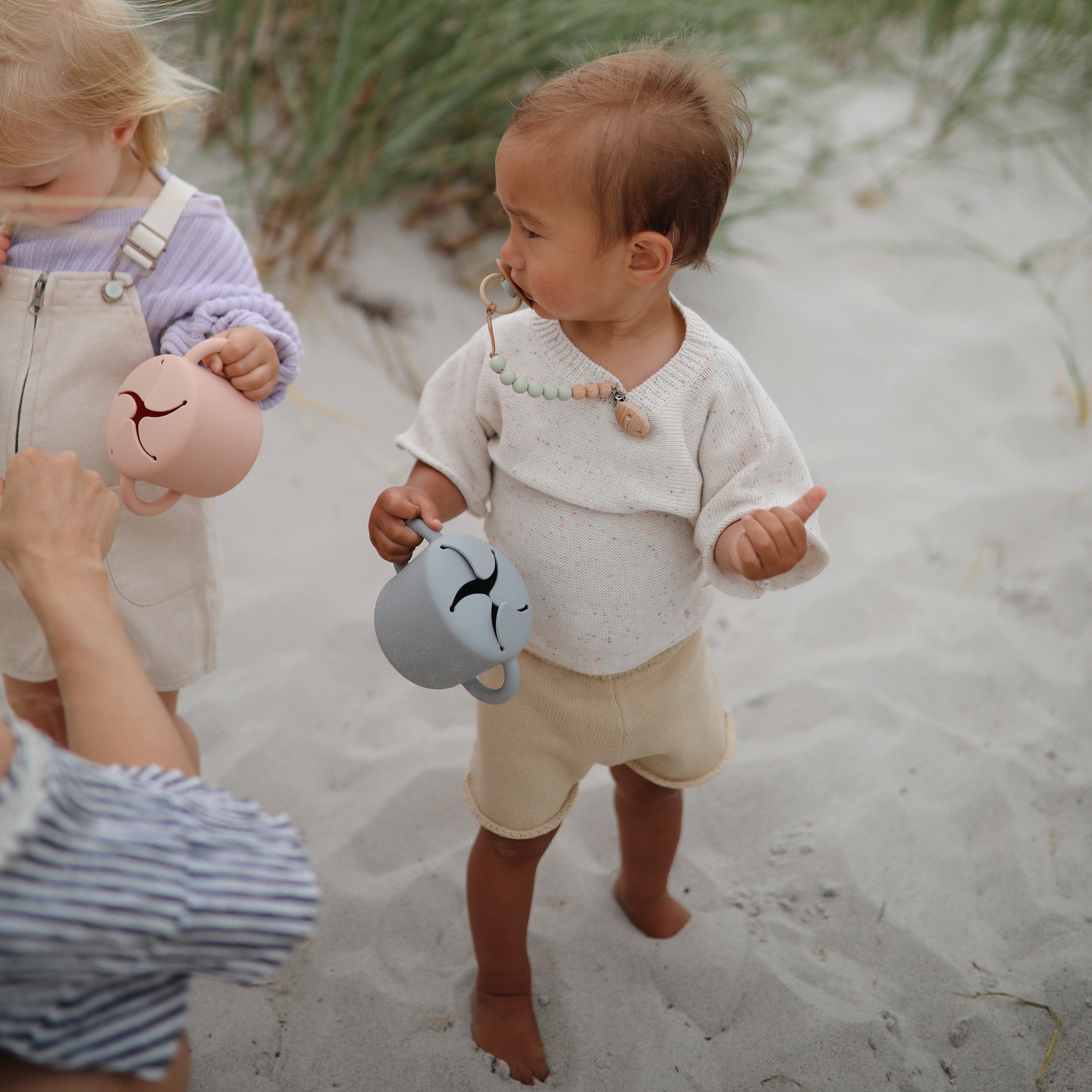 Silicone Pacifier Clip | Eva - Tenth &amp; Pine - Pacifier Clip - Black