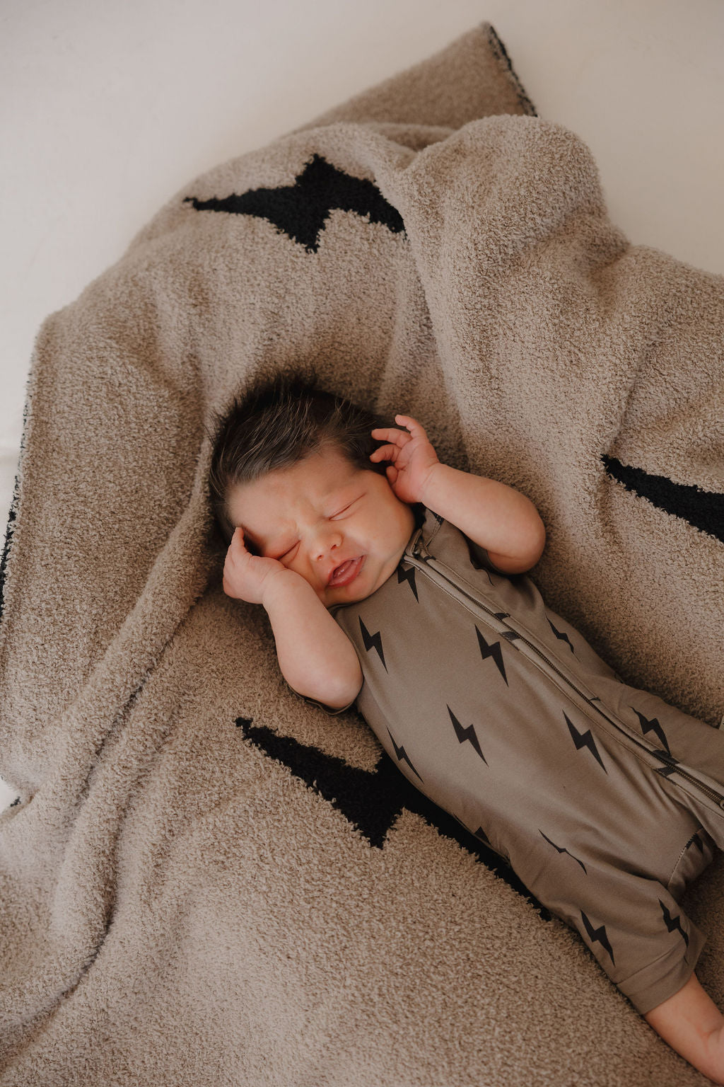 Shortie Bamboo Zip | Brown &amp; Black Lightning Bolt