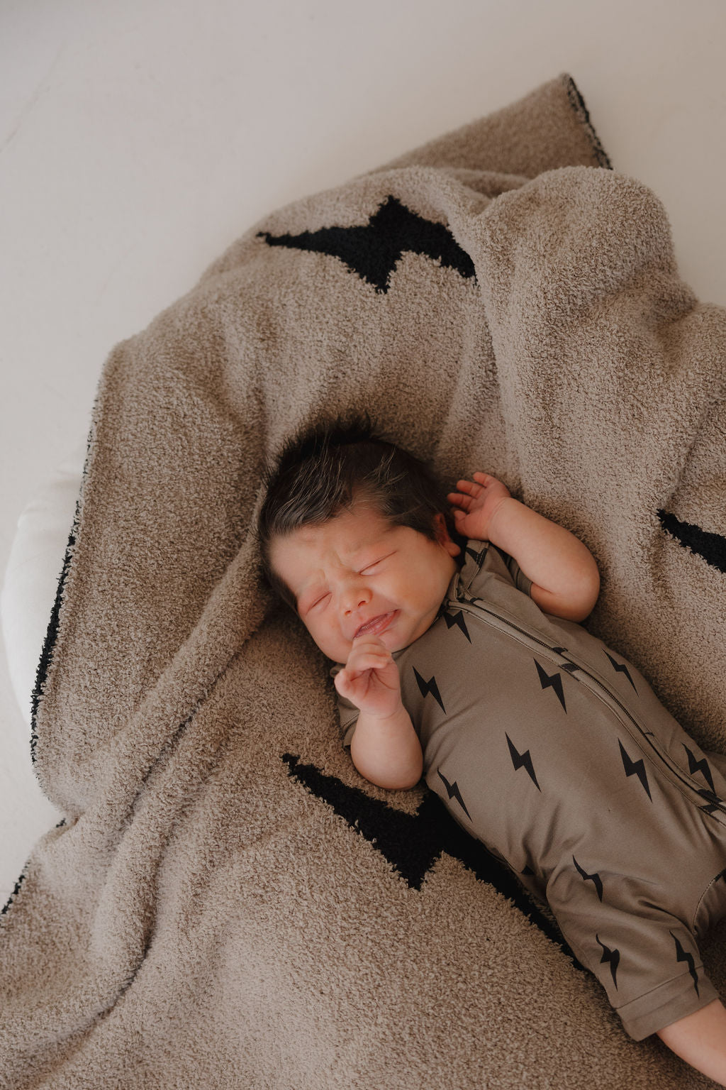 Shortie Bamboo Zip | Brown &amp; Black Lightning Bolt