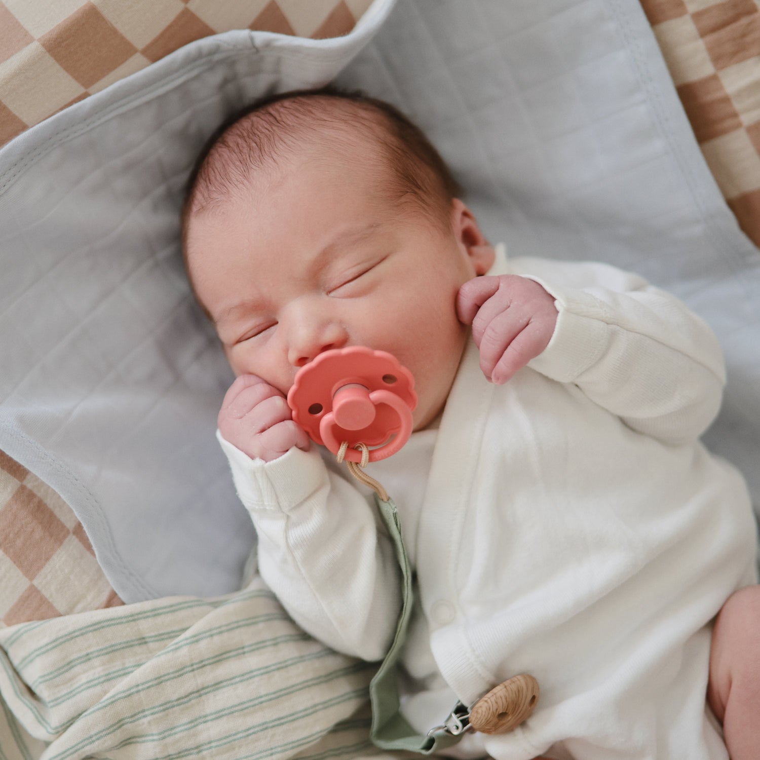 FRIGG Daisy Natural Rubber Pacifier 2 - Pack - Tenth &amp; Pine - FRIGG PACIFIERS - 6 - 18 months - Pink Cream/Poppy