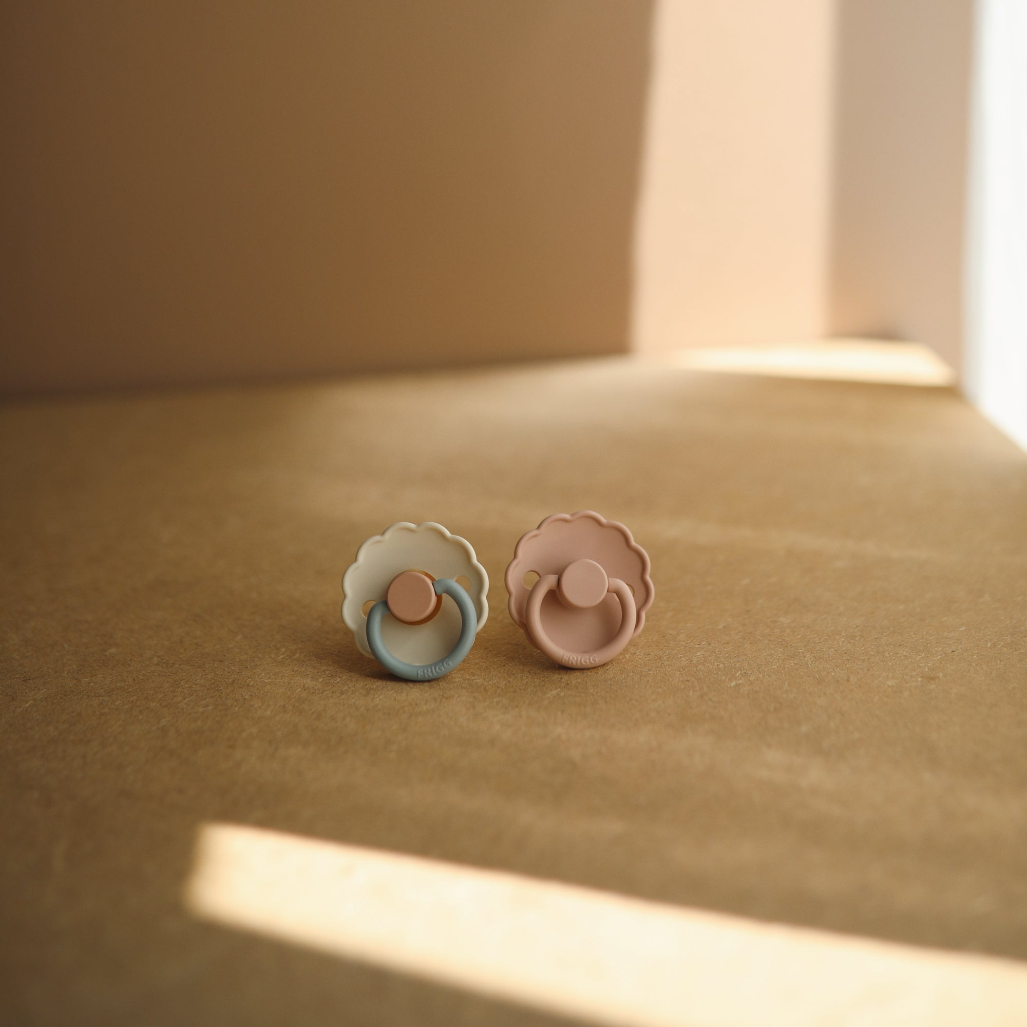 FRIGG Daisy Natural Rubber Pacifier 2 - Pack - Tenth &amp; Pine - FRIGG PACIFIERS - 6 - 18 months - Pink Cream/Poppy