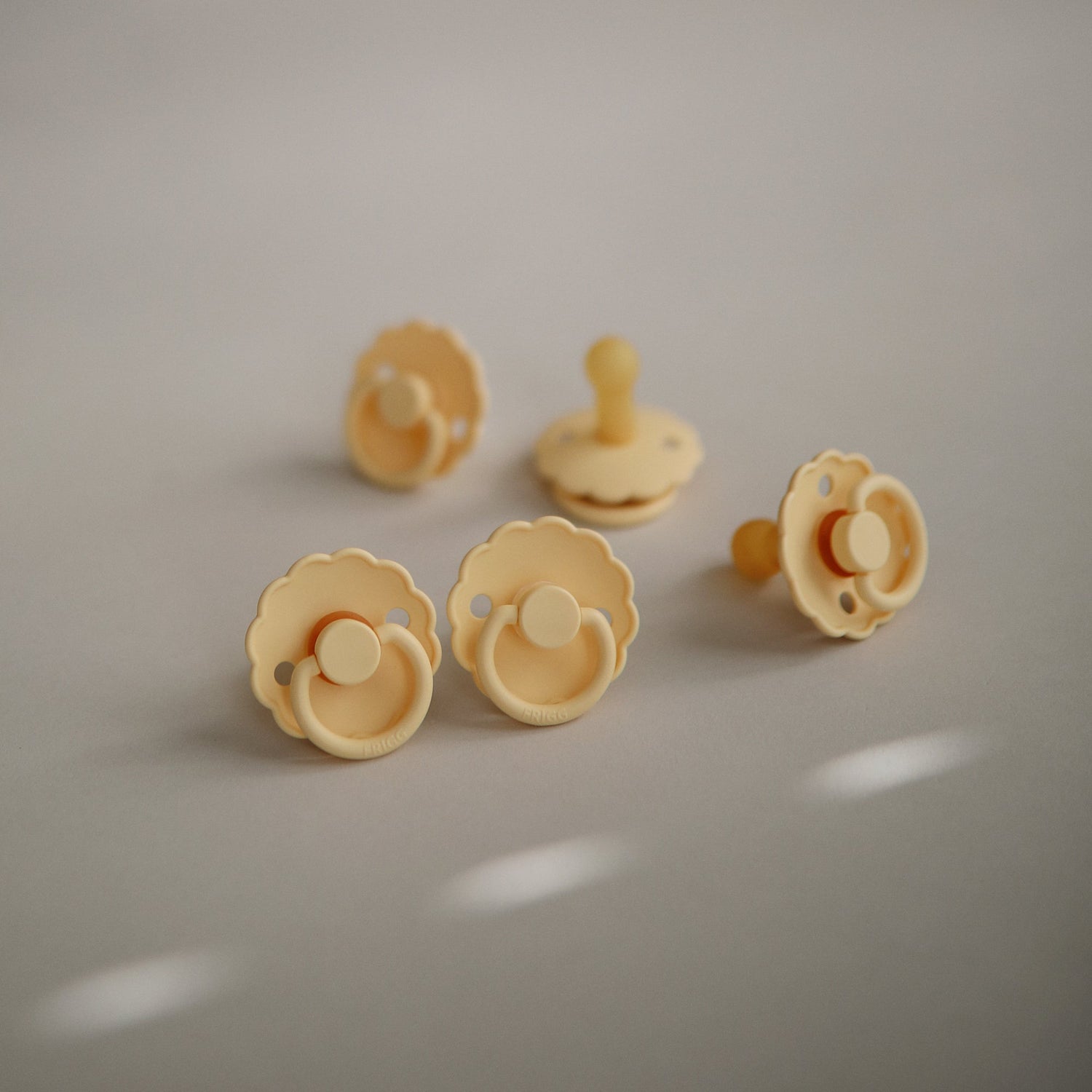 FRIGG Daisy Natural Rubber Pacifier 2 - Pack - Tenth &amp; Pine - FRIGG PACIFIERS - 6 - 18 months - Pink Cream/Poppy