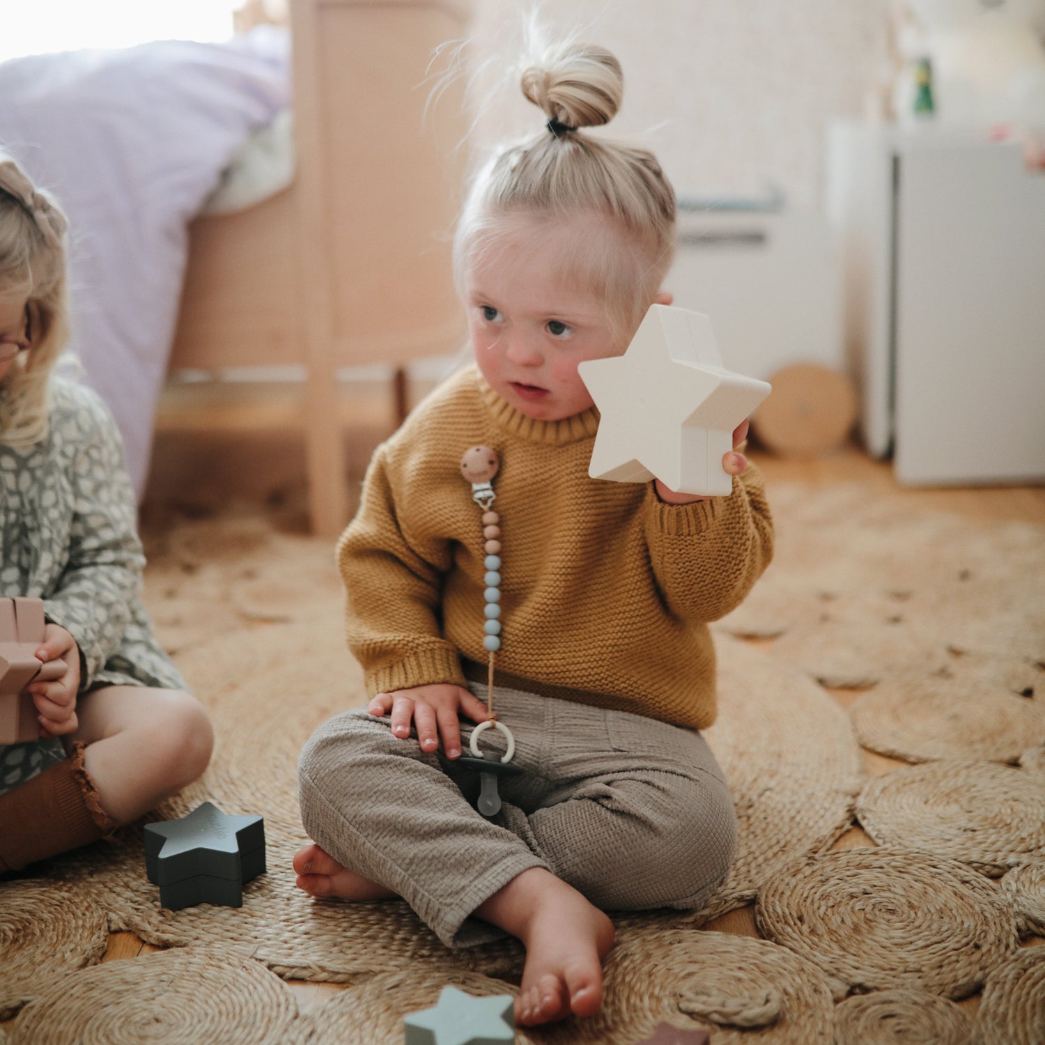 Silicone Pacifier Clip | Eva - Tenth &amp; Pine - Pacifier Clip - Black