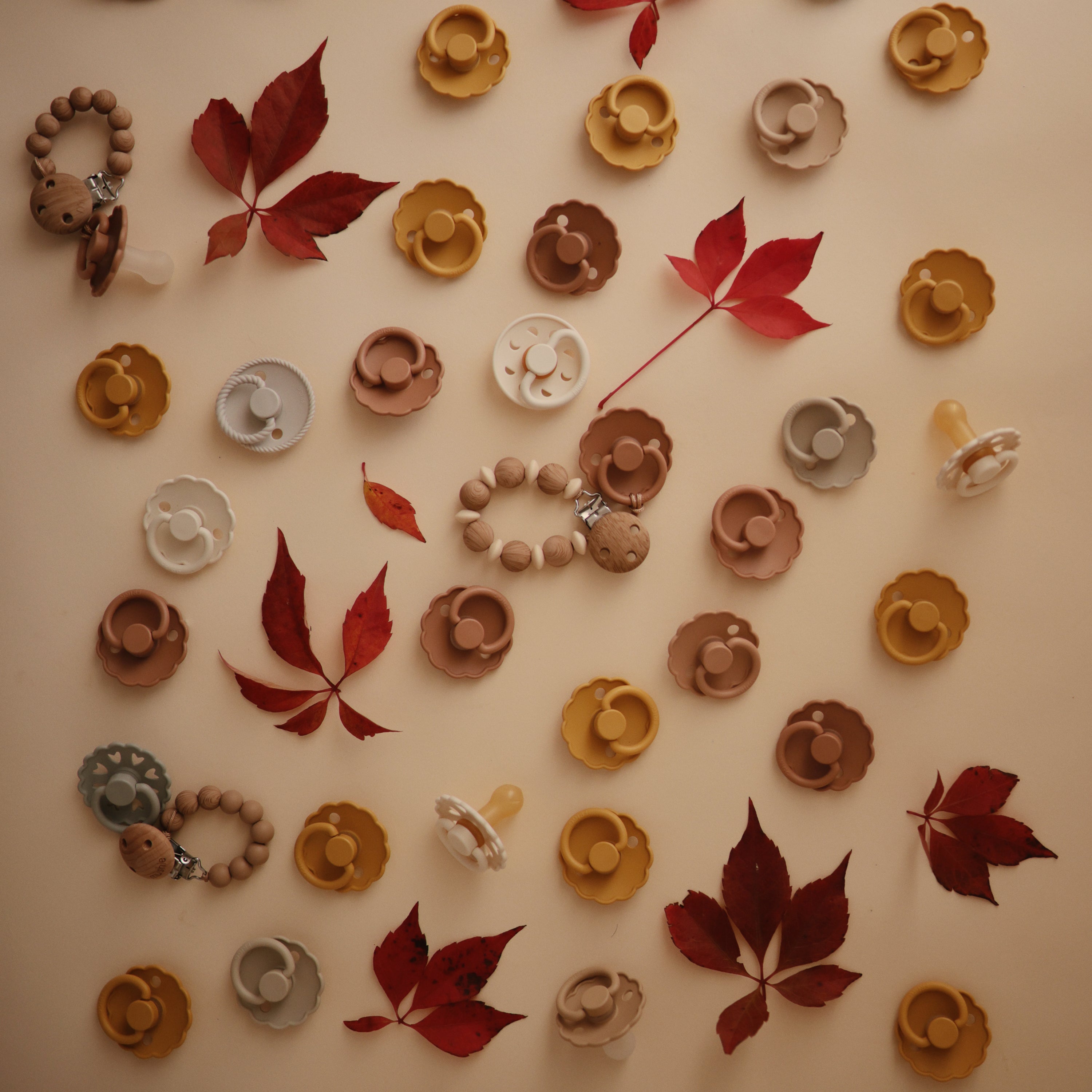 FRIGG Andersen Fairytale Natural Rubber Pacifier 2 - Pack - Tenth &amp; Pine - FRIGG PACIFIERS - 6 - 18 months - Twilight Mauve/Primrose