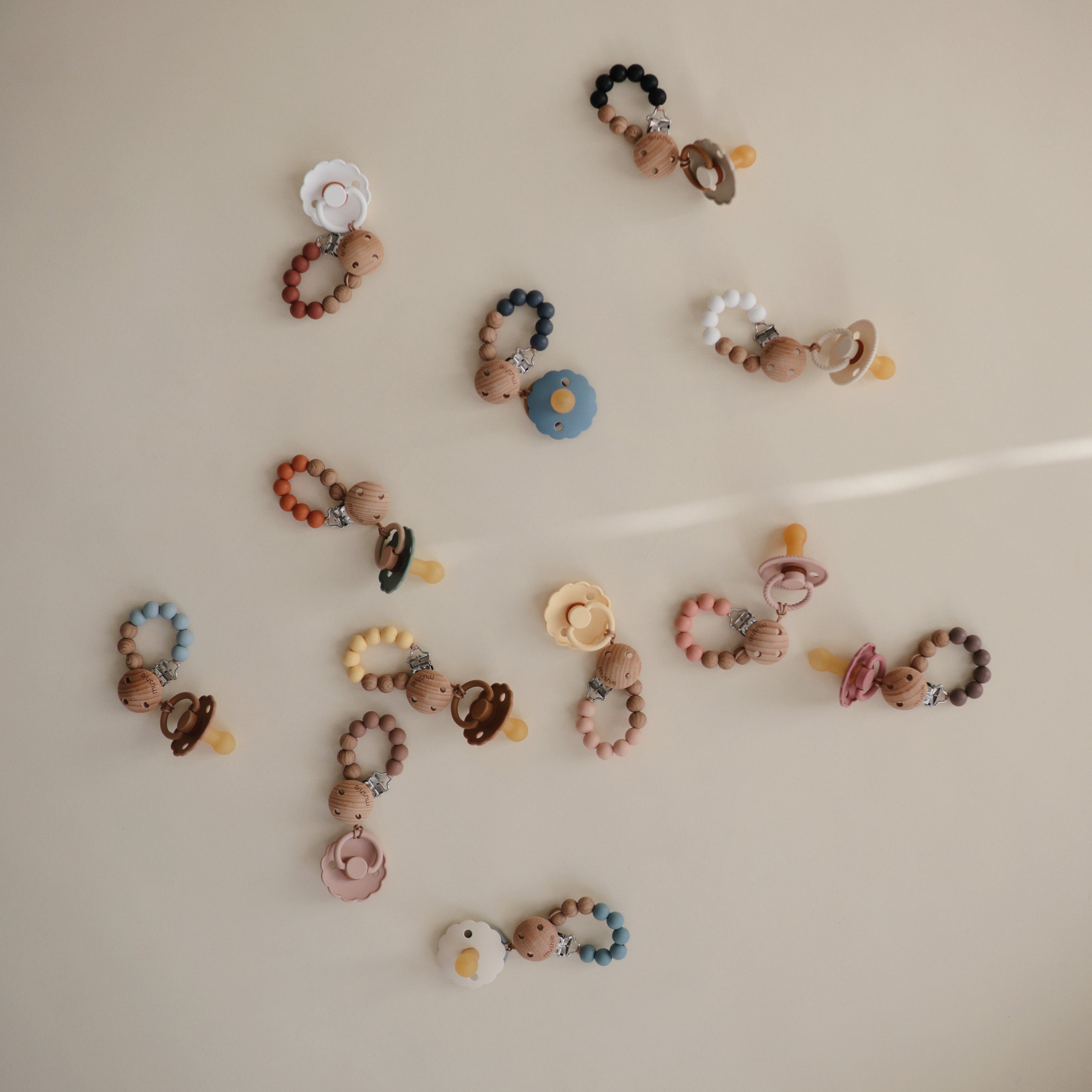 Silicone Pacifier Clip | Eva - Tenth &amp; Pine - Pacifier Clip - Black