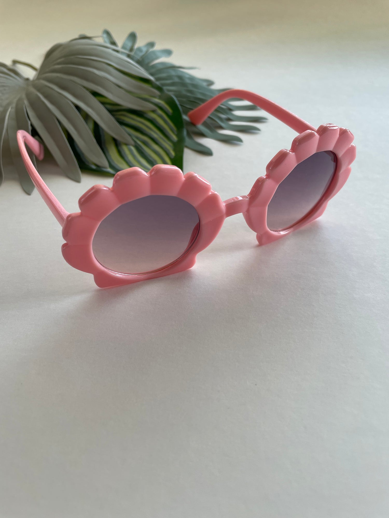 Round Seashell Sunglasses - Pink Lotus