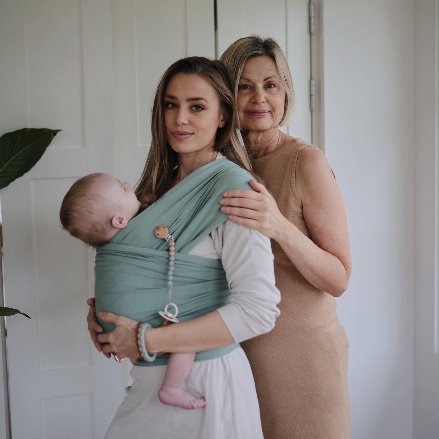 Silicone Pacifier Clip | Eva - Tenth &amp; Pine - Pacifier Clip - Black