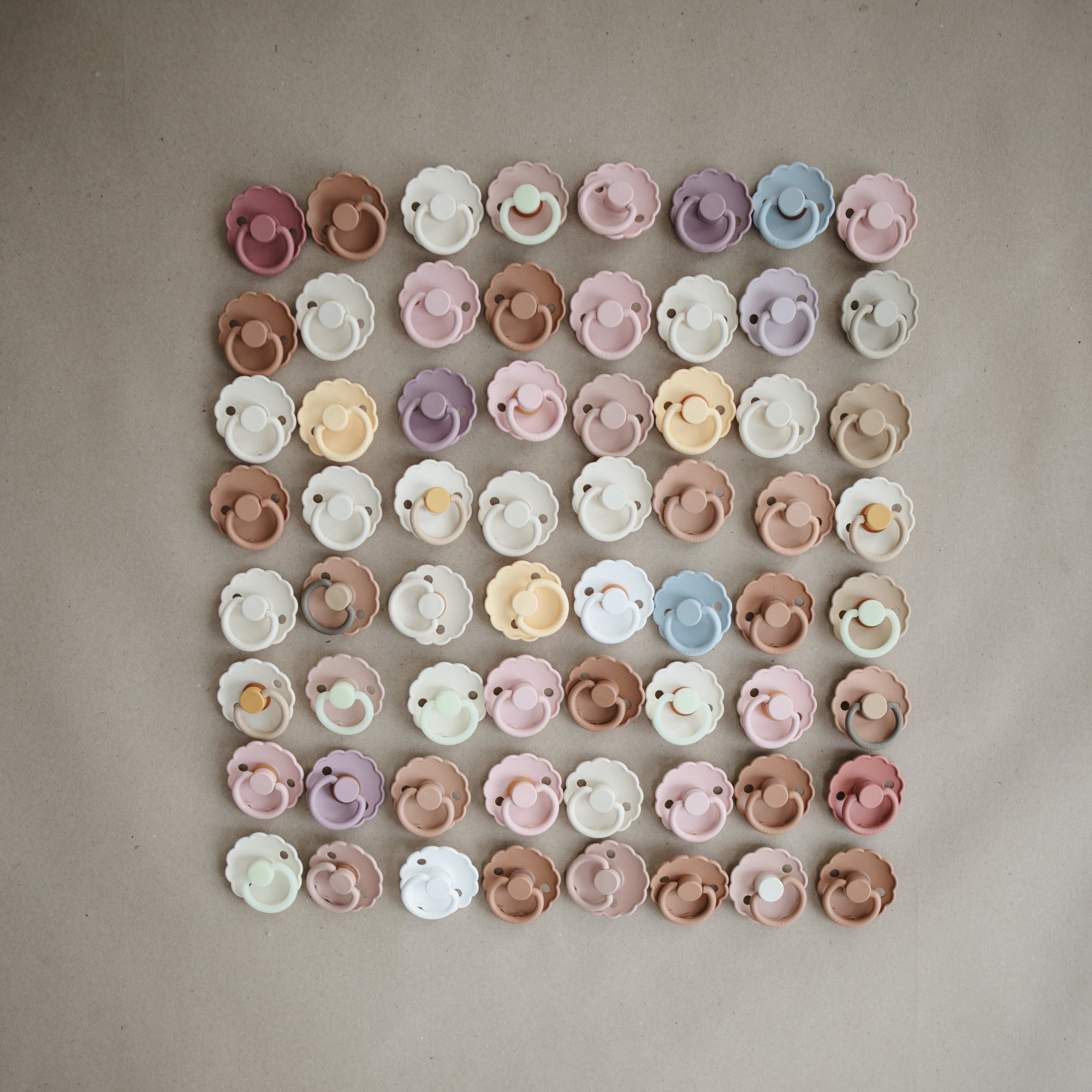 FRIGG Daisy Natural Rubber Pacifier 2 - Pack - Tenth &amp; Pine - FRIGG PACIFIERS - 6 - 18 months - Pink Cream/Poppy