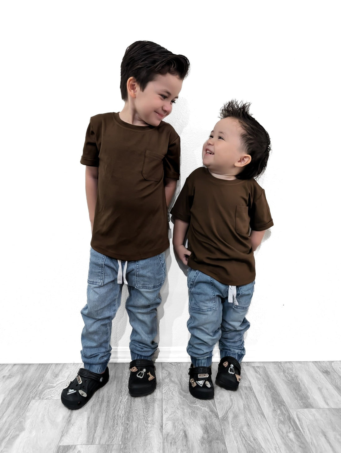 BAMBOO POCKET TEE - CHOCOLATE - Tenth & Pine - 3 - 6M