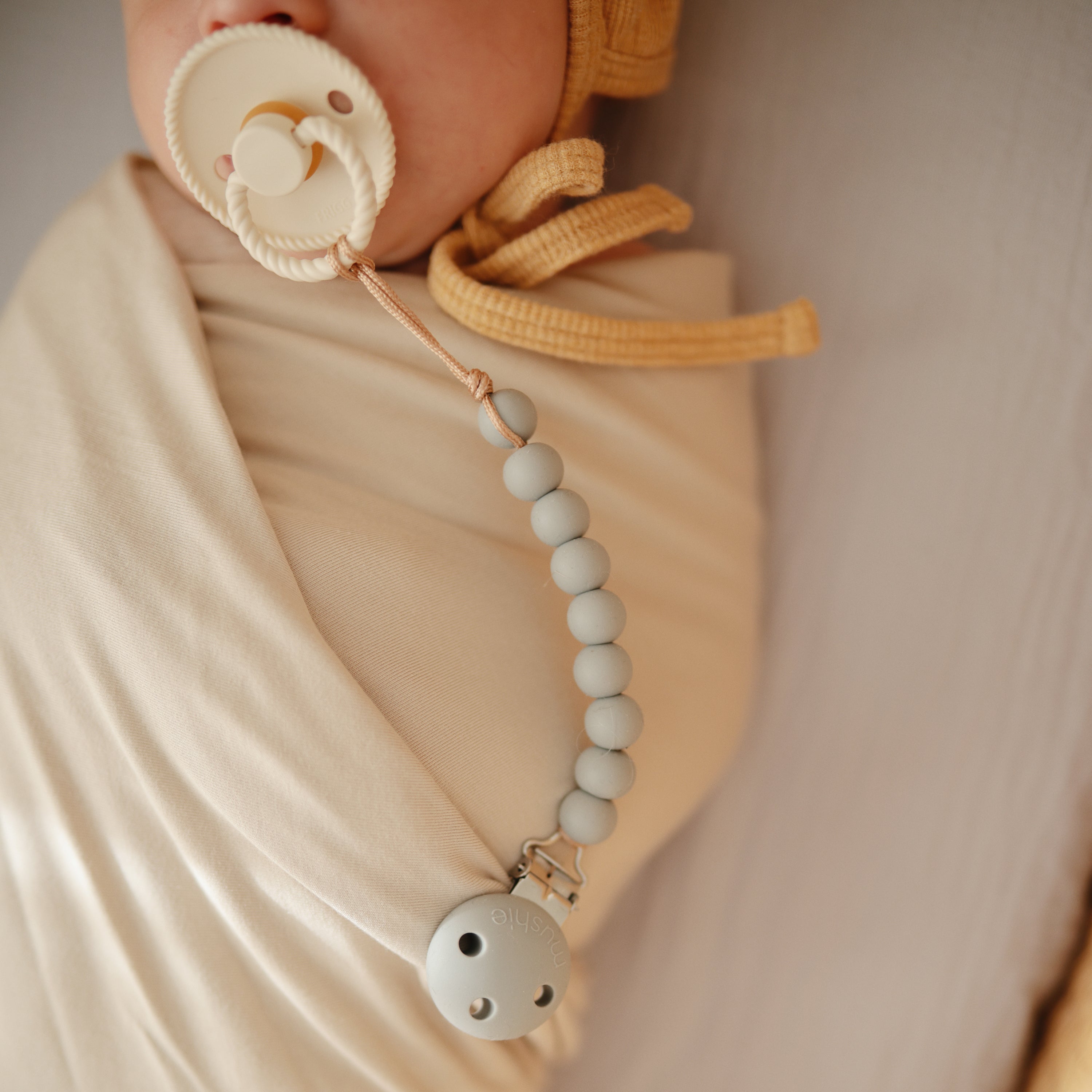 Silicone Pacifier Clip | Hera - Tenth &amp; Pine - Pacifier Clip - Tradewinds