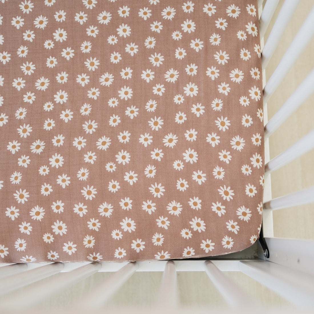 Daisy Dream Muslin Crib Sheet - Tenth & Pine -