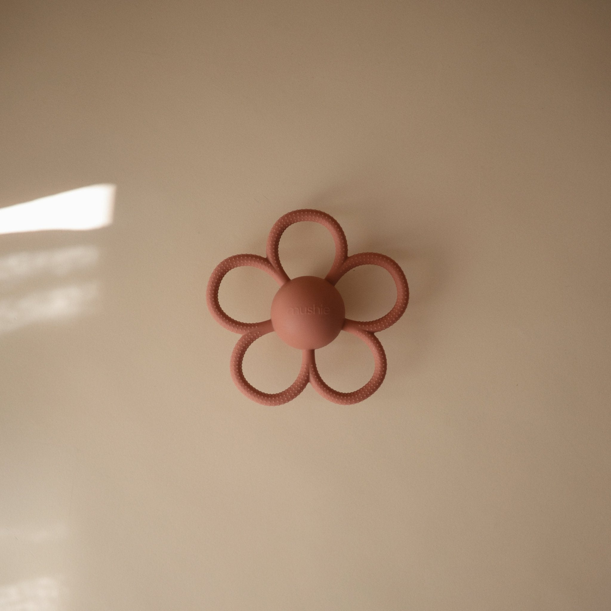 Daisy Rattle Teether - Tenth &amp; Pine - toys - Dusty Rose