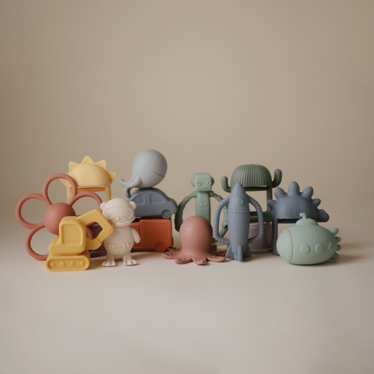 Daisy Rattle Teether - Tenth &amp; Pine - toys - Dusty Rose