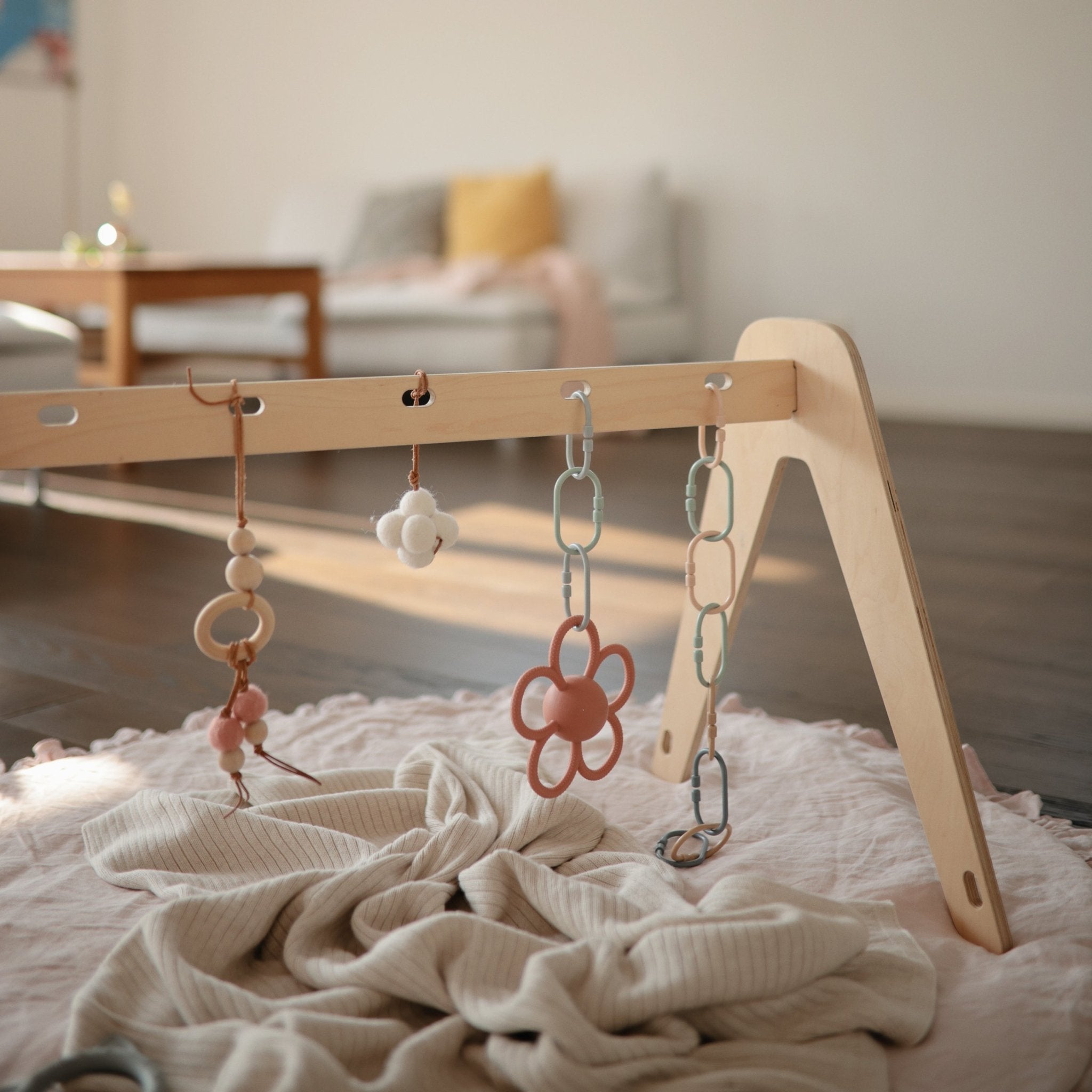 Daisy Rattle Teether - Tenth &amp; Pine - toys - Dusty Rose