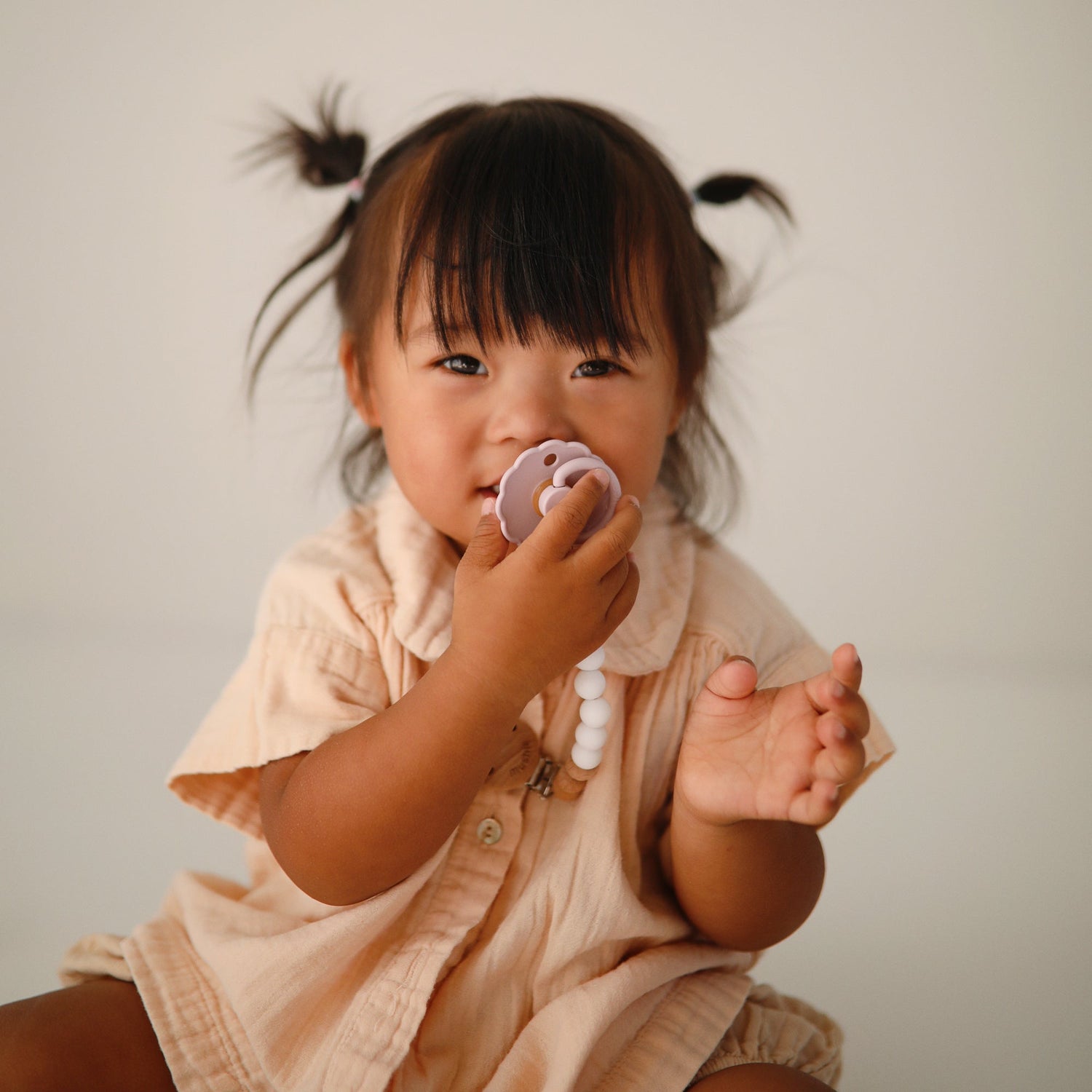 FRIGG Daisy Natural Rubber Pacifier 2 - Pack - Tenth &amp; Pine - FRIGG PACIFIERS - 6 - 18 months - Pink Cream/Poppy