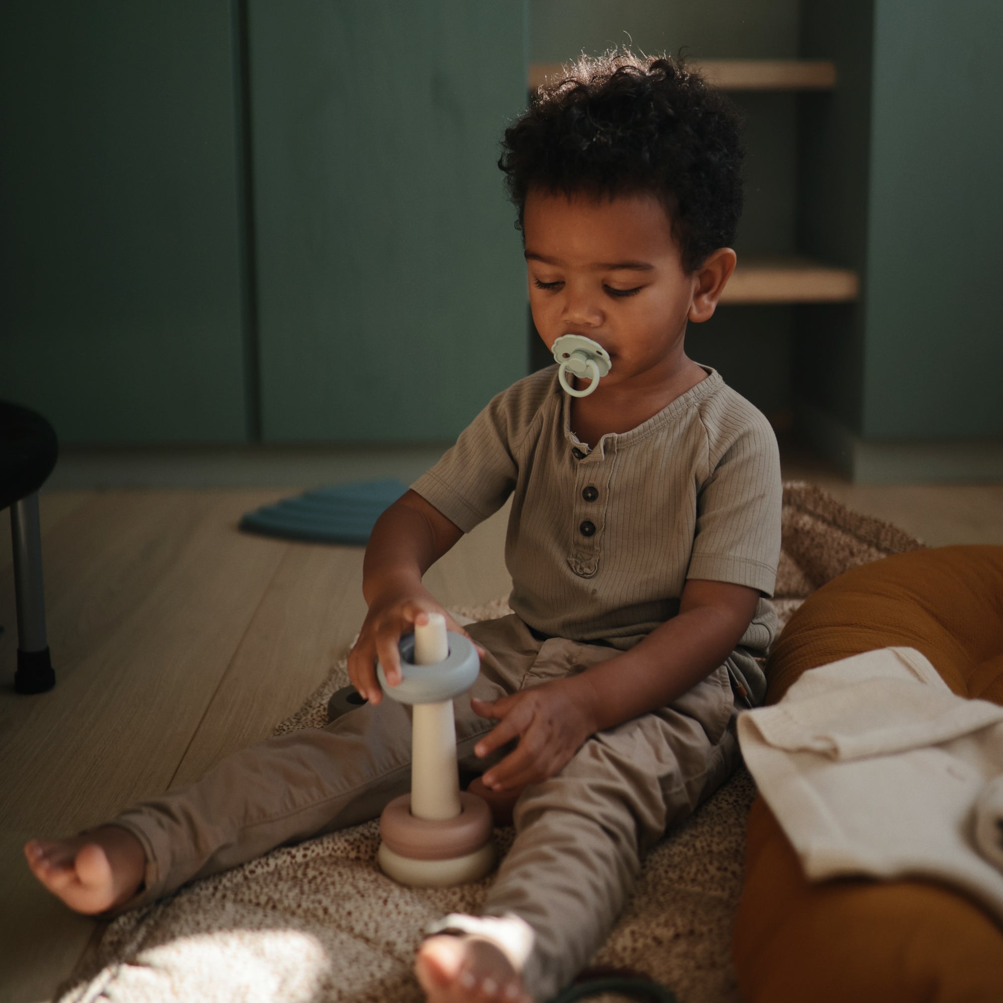 FRIGG Daisy Natural Rubber Pacifier 2 - Pack - Tenth &amp; Pine - FRIGG PACIFIERS - 6 - 18 months - Pink Cream/Poppy