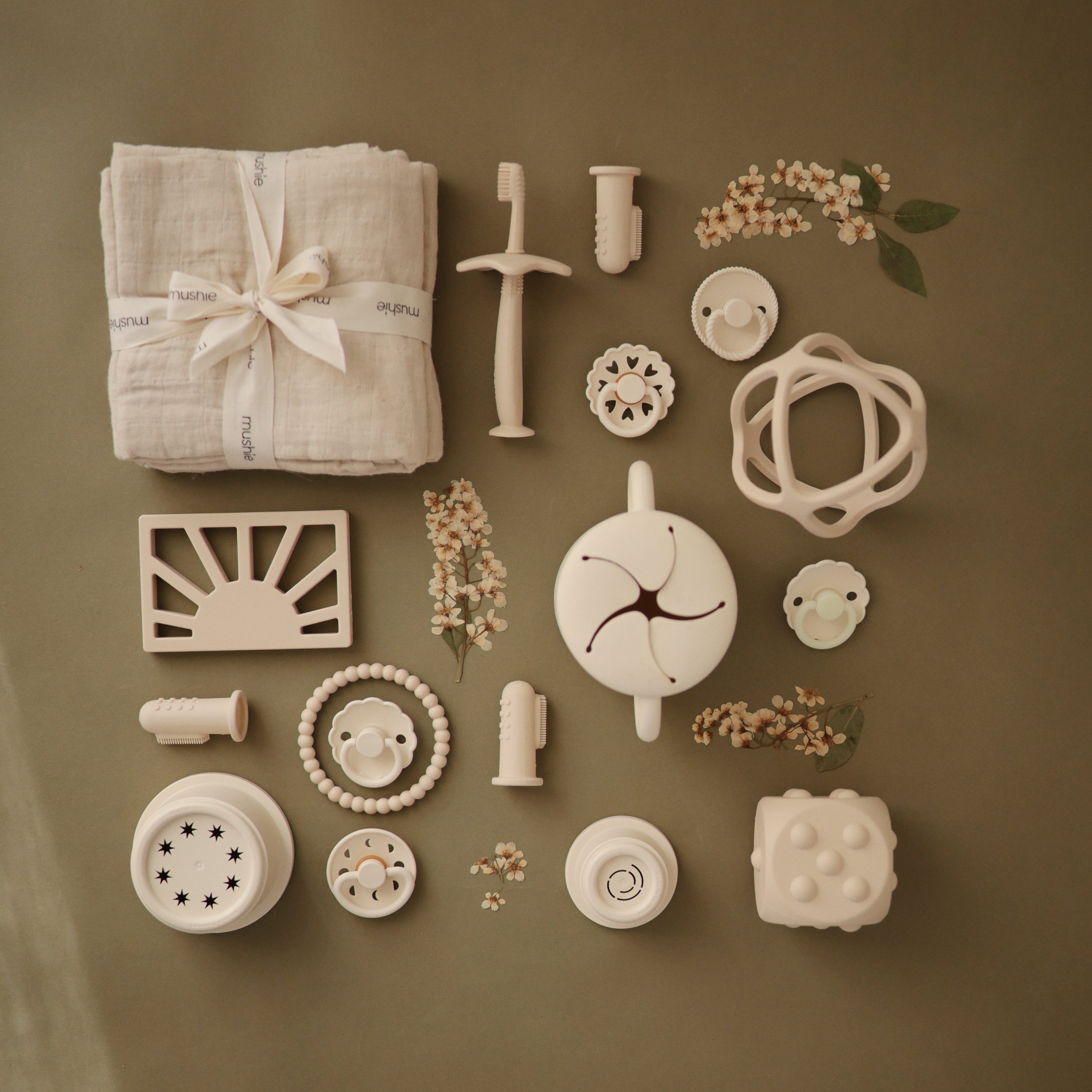 FRIGG Rope Natural Rubber Pacifier 2 - Pack - Tenth &amp; Pine - FRIGG PACIFIERS - 6 - 18 months - Cream/Green Tea