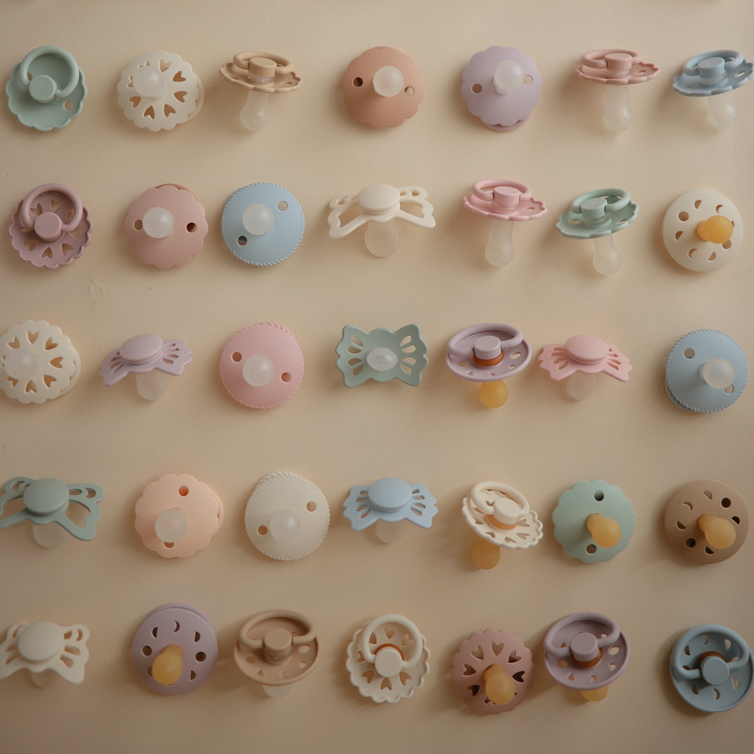 FRIGG Andersen Fairytale Natural Rubber Pacifier 2 - Pack - Tenth &amp; Pine - FRIGG PACIFIERS - 6 - 18 months - Twilight Mauve/Primrose