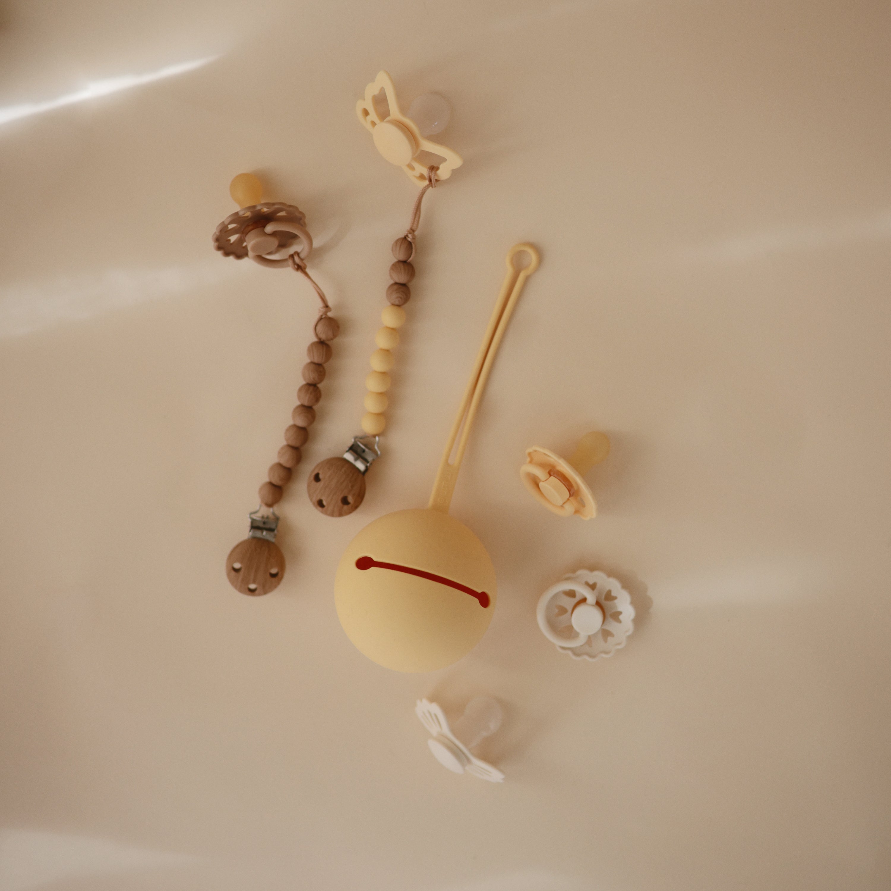 FRIGG Andersen Fairytale Natural Rubber Pacifier 2 - Pack - Tenth &amp; Pine - FRIGG PACIFIERS - 6 - 18 months - Twilight Mauve/Primrose