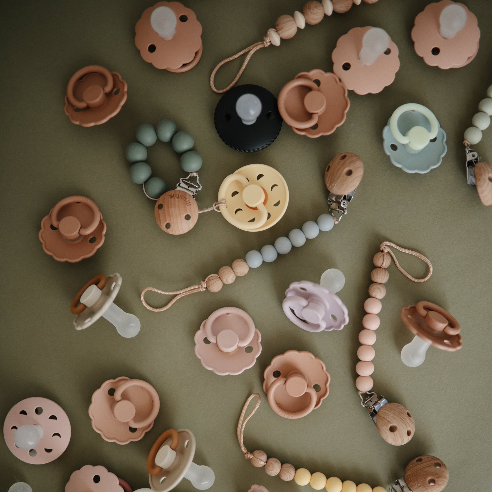 FRIGG Daisy Night Silicone Pacifier 2 - Pack - Tenth &amp; Pine - FRIGG PACIFIERS - 6 - 18 months - Portobello/Croissant