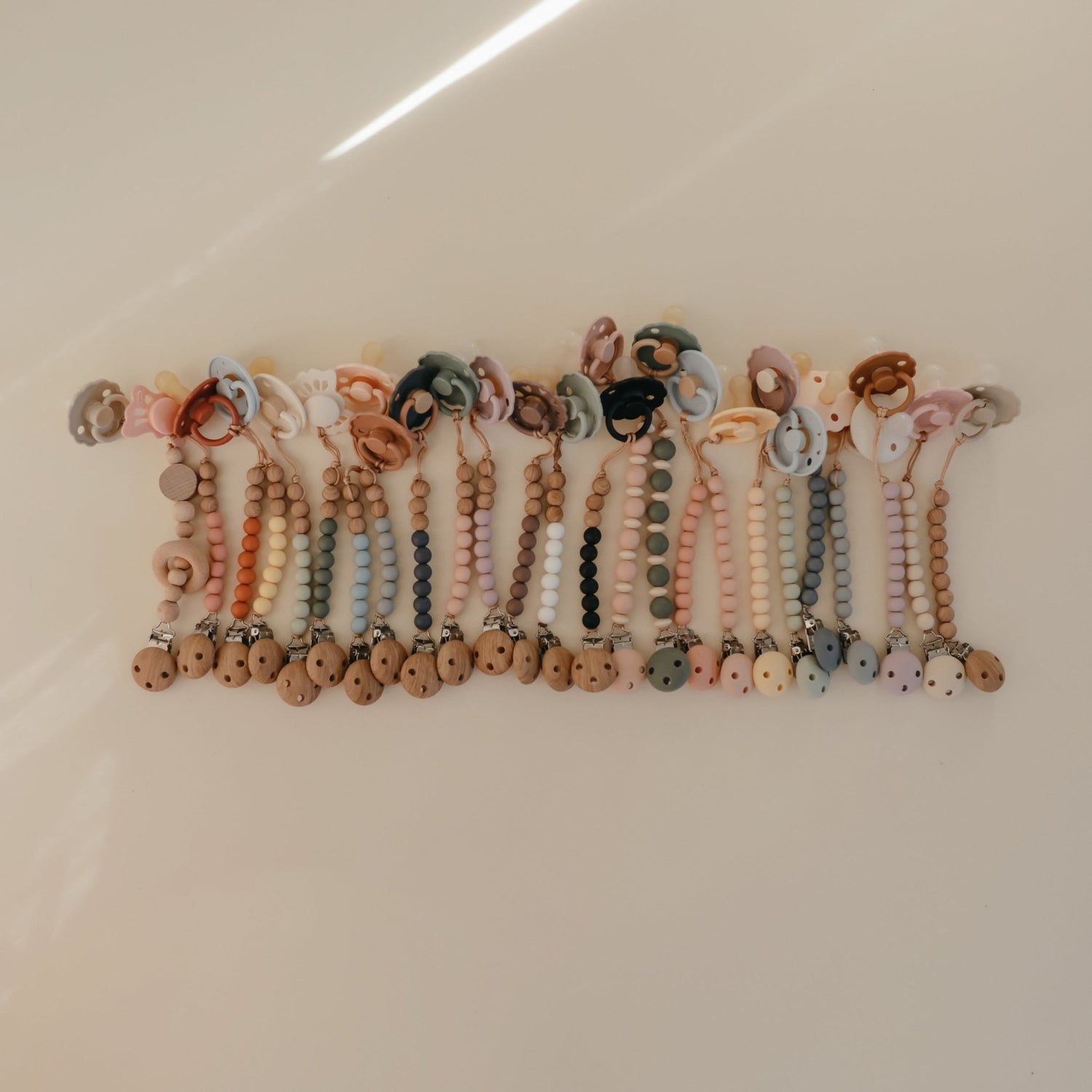 FRIGG Natural Rubber 6 - Pack - Tenth &amp; Pine - FRIGG PACIFIERS - 6 - 18 Months - Endless Sea