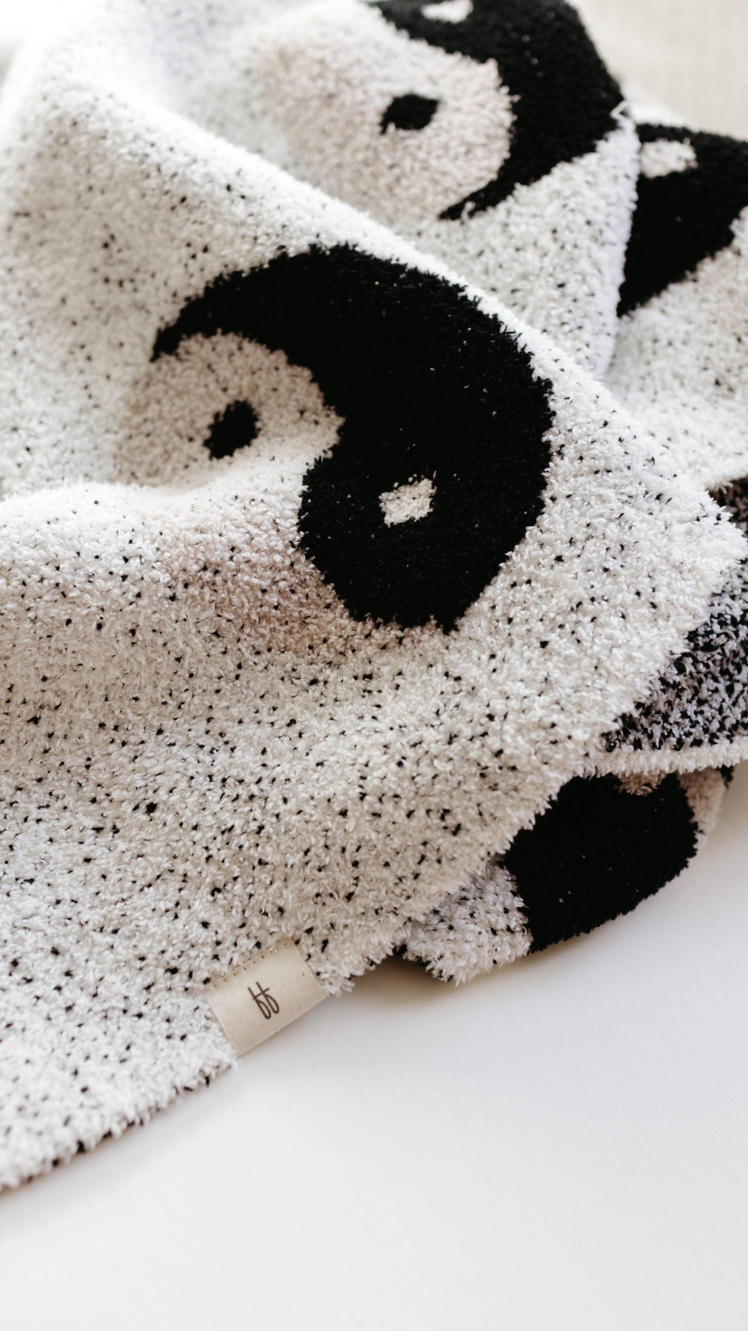 Plush Blanket | Black &amp; White Yin Yang