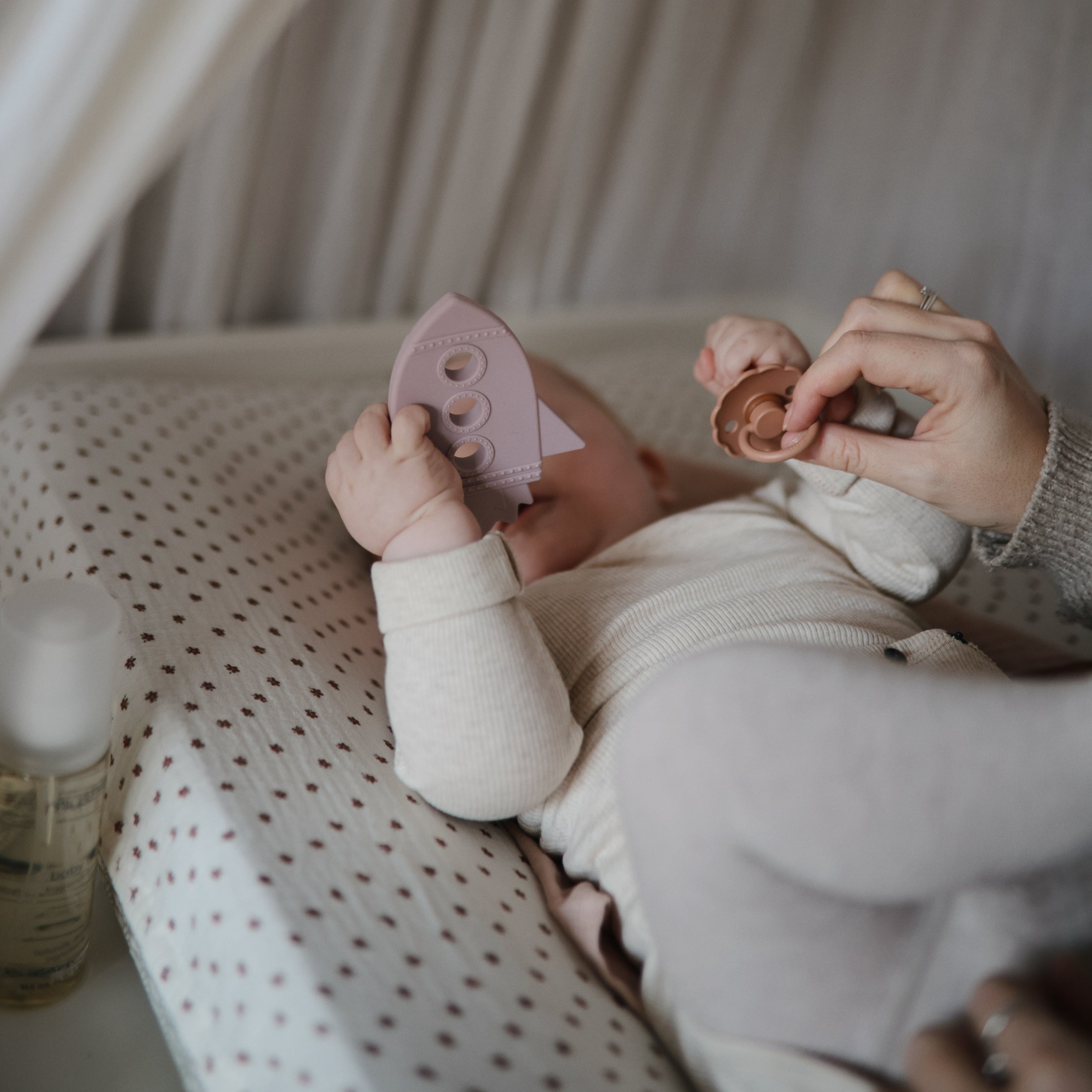 FRIGG Daisy Natural Rubber Pacifier 2 - Pack - Tenth &amp; Pine - FRIGG PACIFIERS - 6 - 18 months - Pink Cream/Poppy