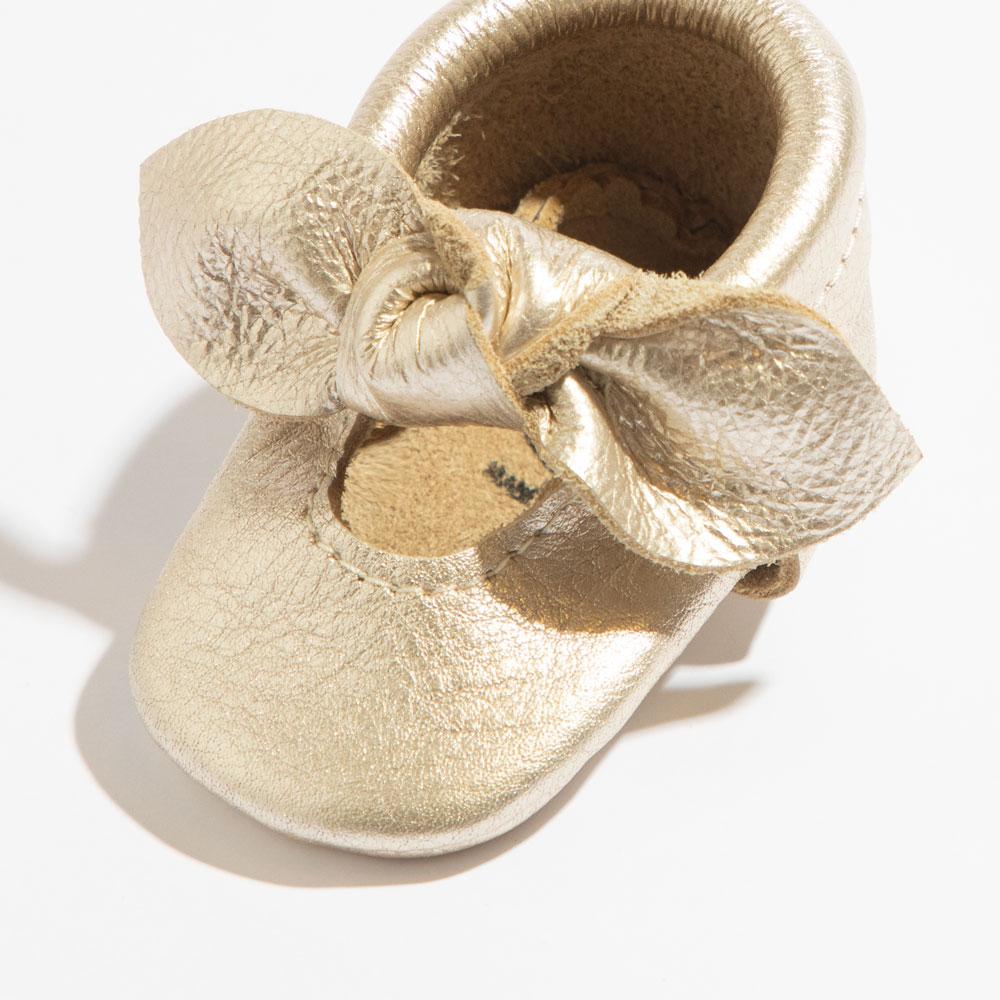 Newborn Platinum Knotted Bow Baby Shoe - Tenth & Pine - Knotted Bow Mocc - Soft Sole - Newborn