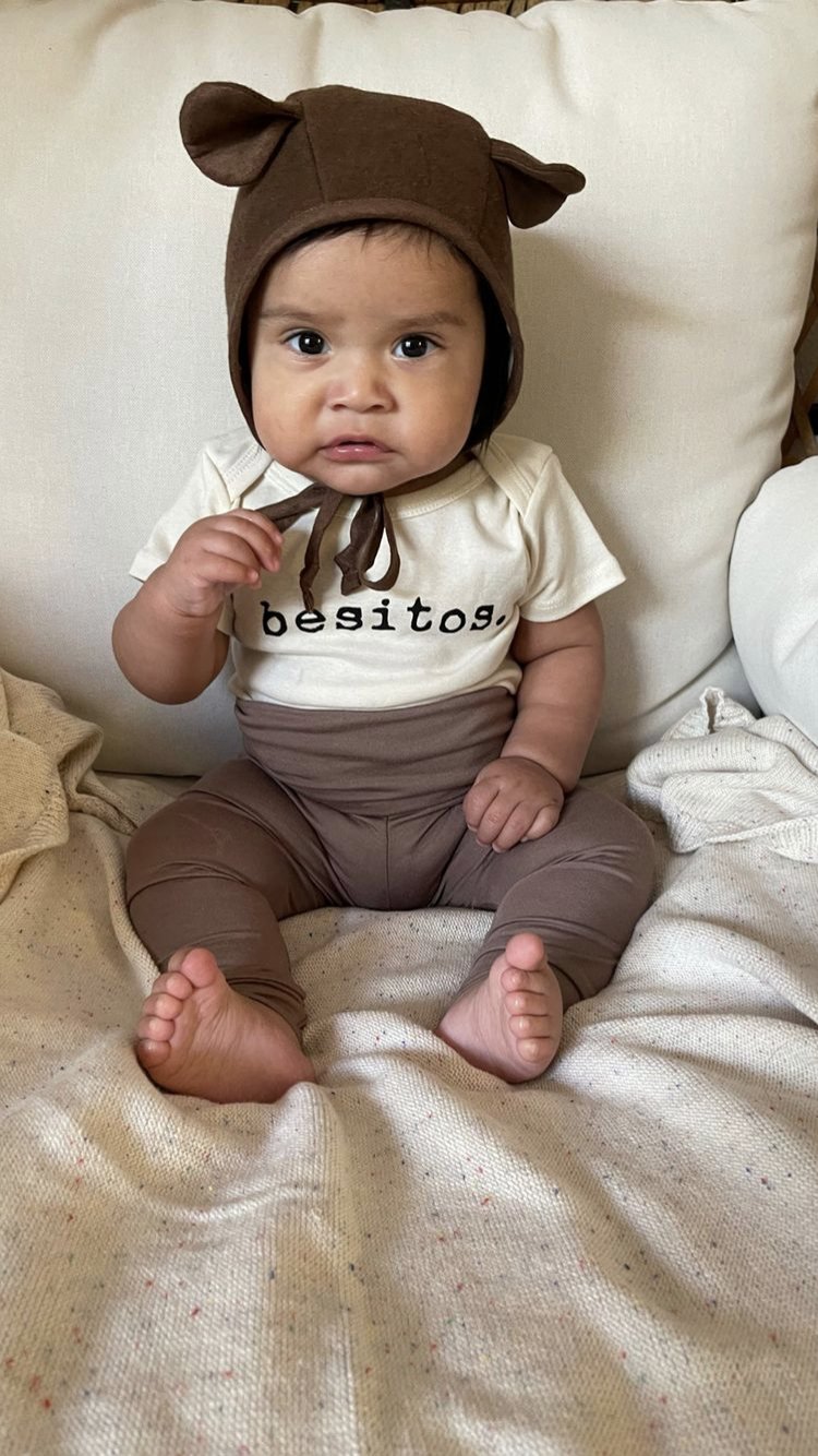 Organic Cotton Bodysuit - Besitos - Tenth &amp; Pine - Short Sleeve Onesie - 0 - 3M