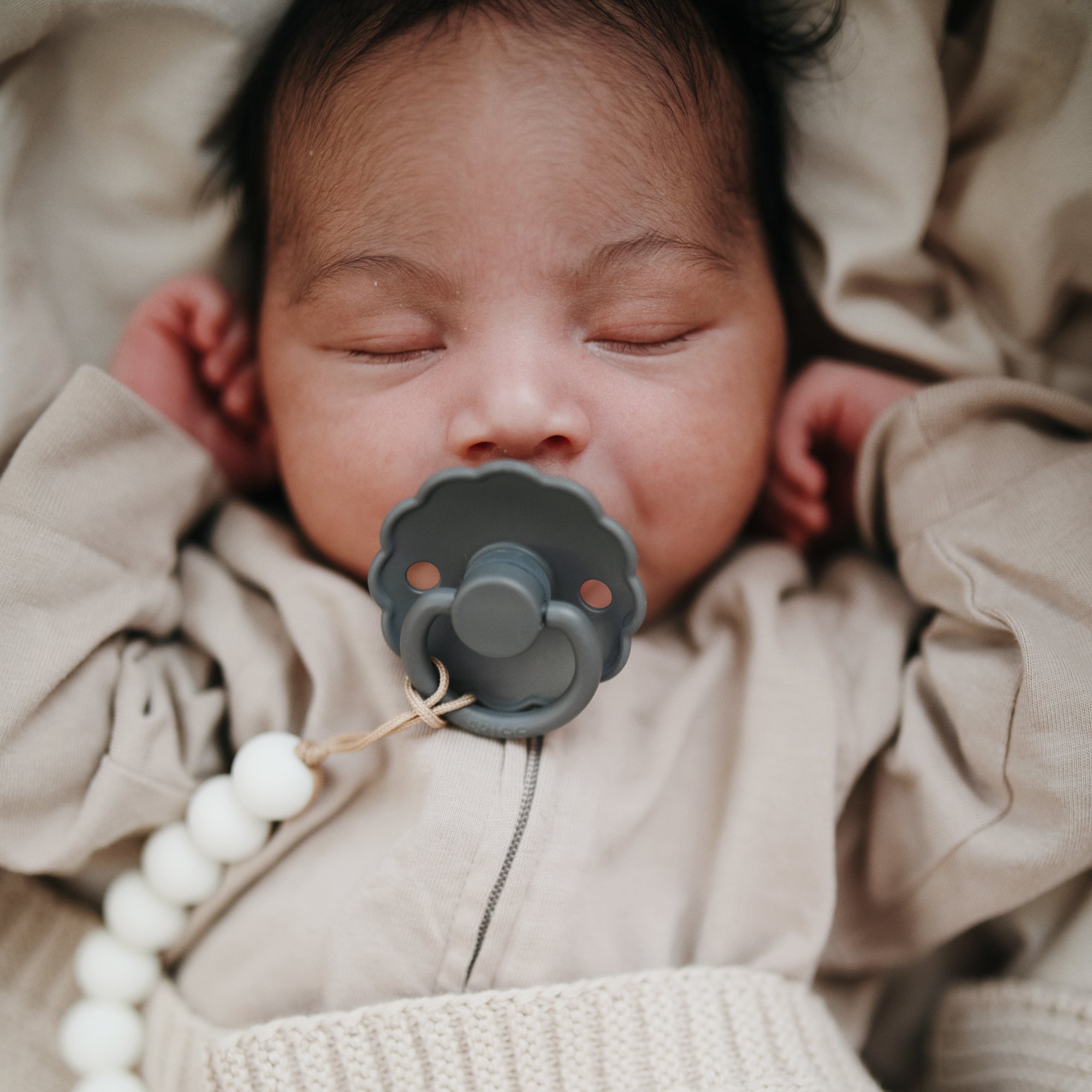 FRIGG Daisy Natural Rubber Pacifier 2 - Pack - Tenth &amp; Pine - FRIGG PACIFIERS - 6 - 18 months - Pink Cream/Poppy