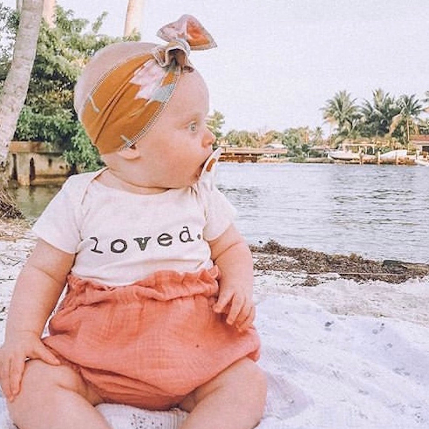 Short Sleeve Bodysuit | Loved. | Organic Cotton - Tenth &amp; Pine - Short Sleeve Onesie - 0 - 3M